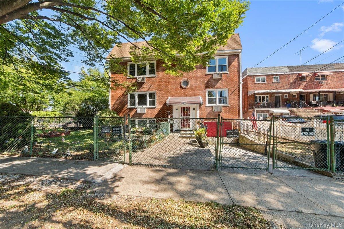 3950 Throggs Neck Expressway, Bronx, NY 10465