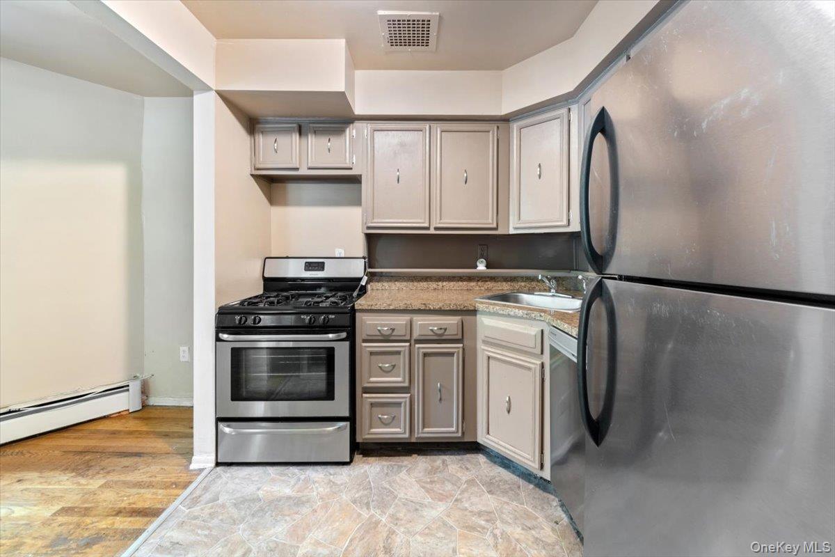 3950 Throggs Neck Expressway, Bronx, NY 10465