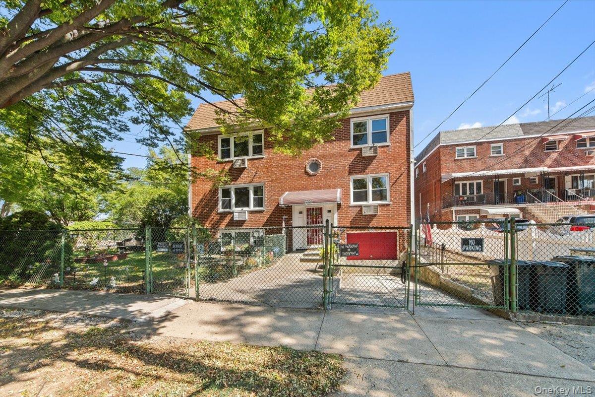 3950 Throggs Neck Expressway, Bronx, NY 10465