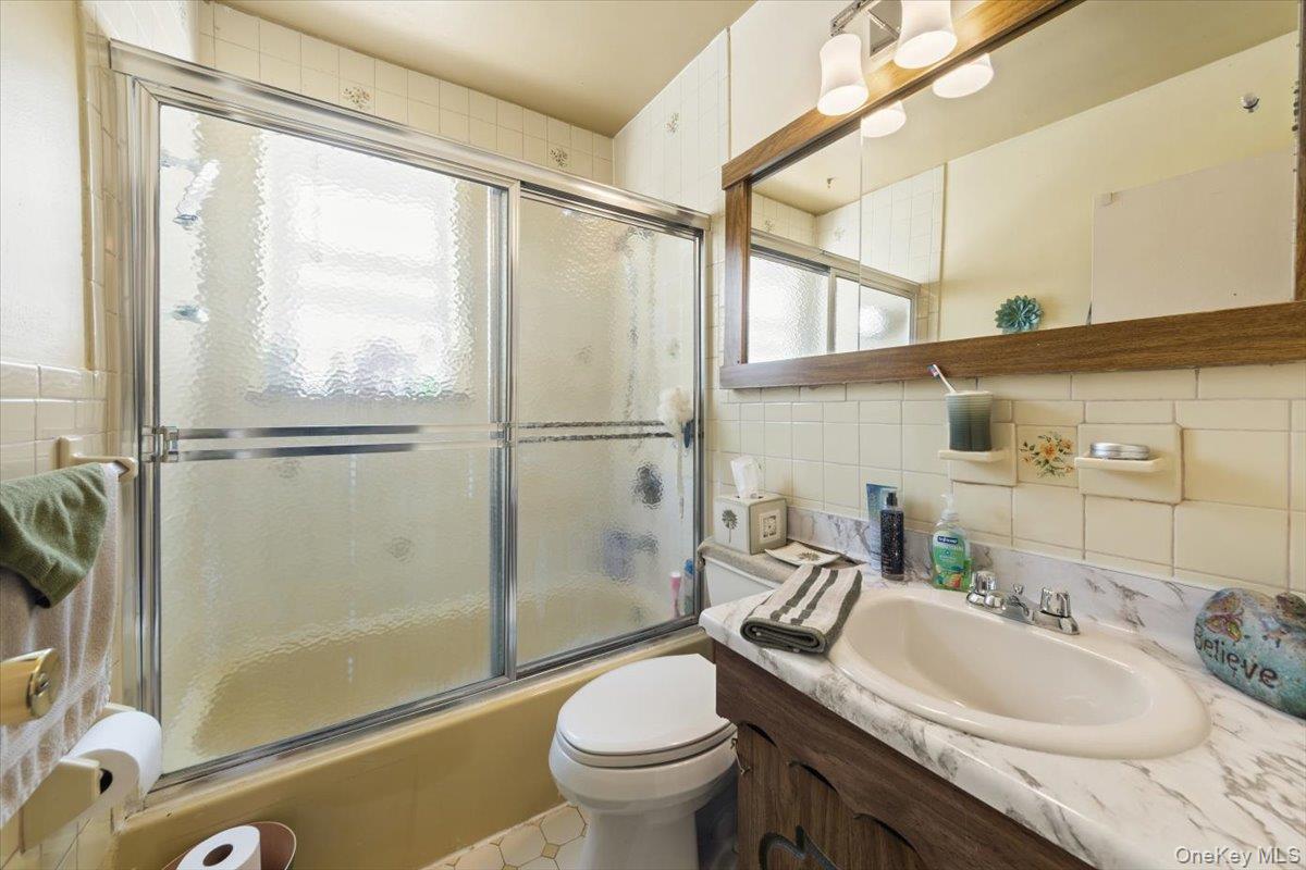 3950 Throggs Neck Expressway, Bronx, NY 10465