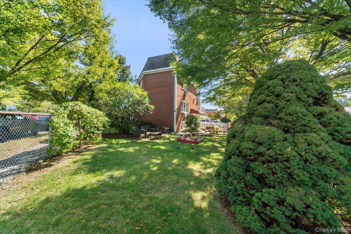 3950 Throggs Neck Expressway, Bronx, NY 10465