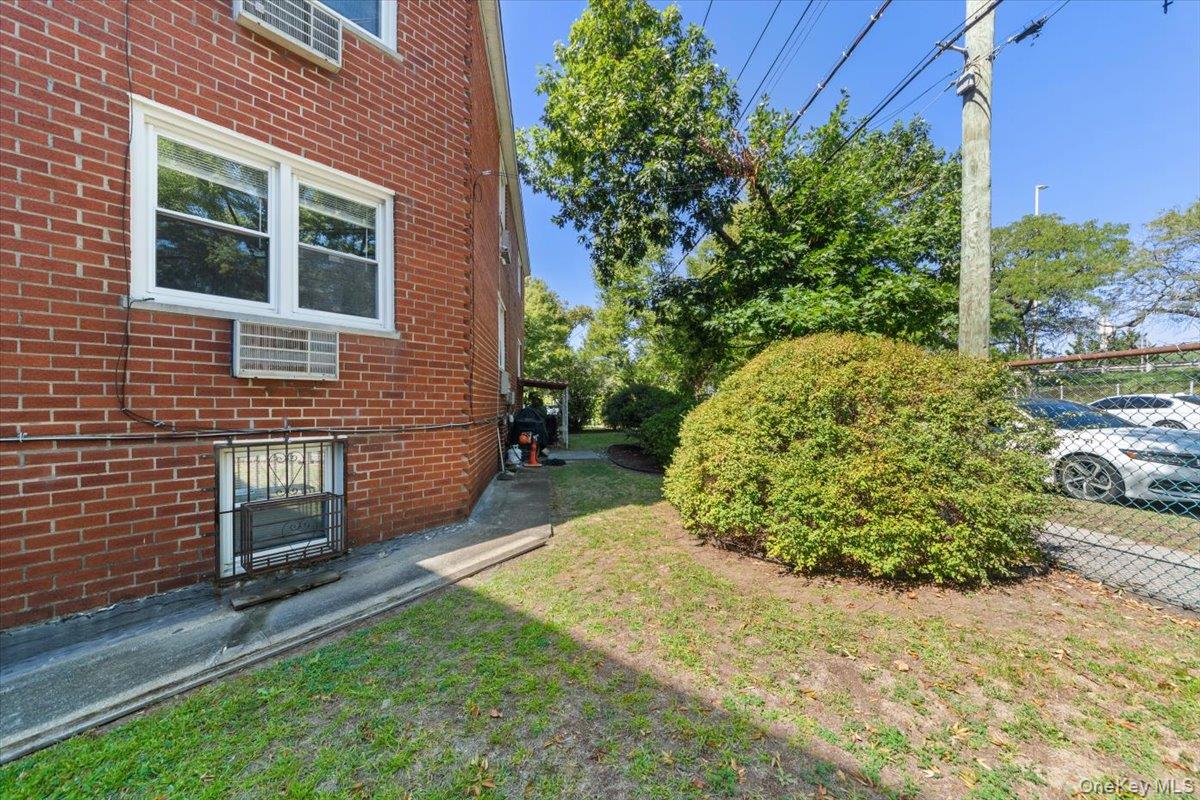 3950 Throggs Neck Expressway, Bronx, NY 10465