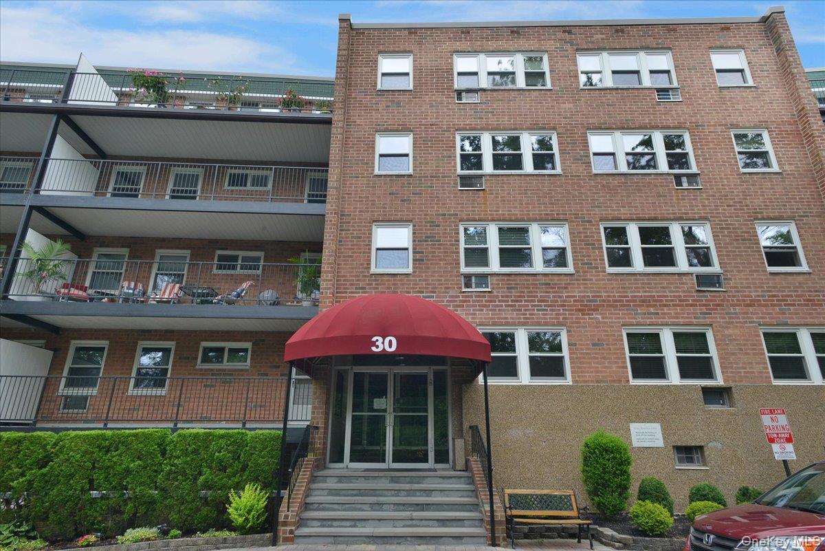 30 Pearsall Avenue # 2F, Glen Cove, NY 11542