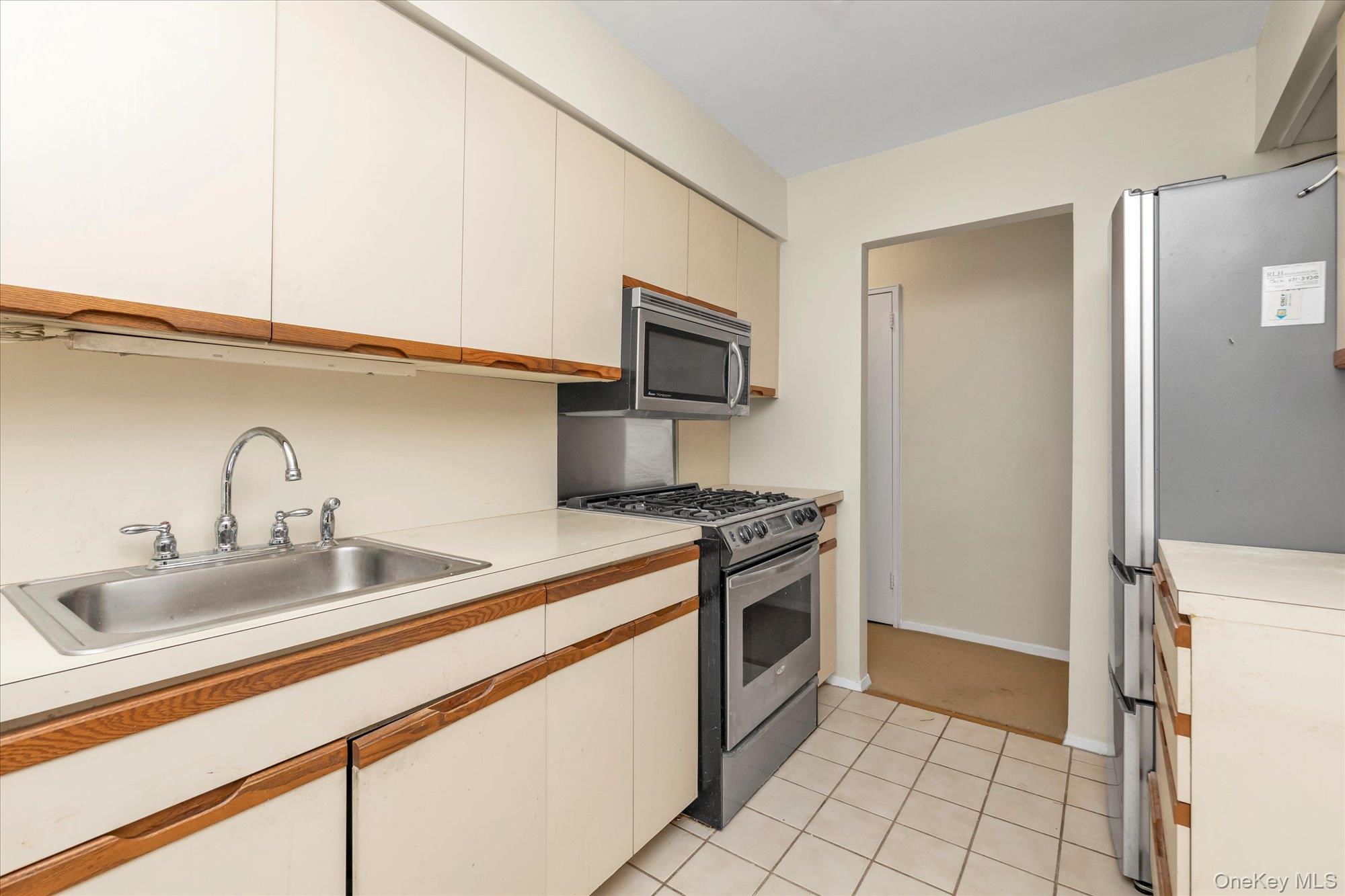 30 Pearsall Avenue # 2F, Glen Cove, NY 11542