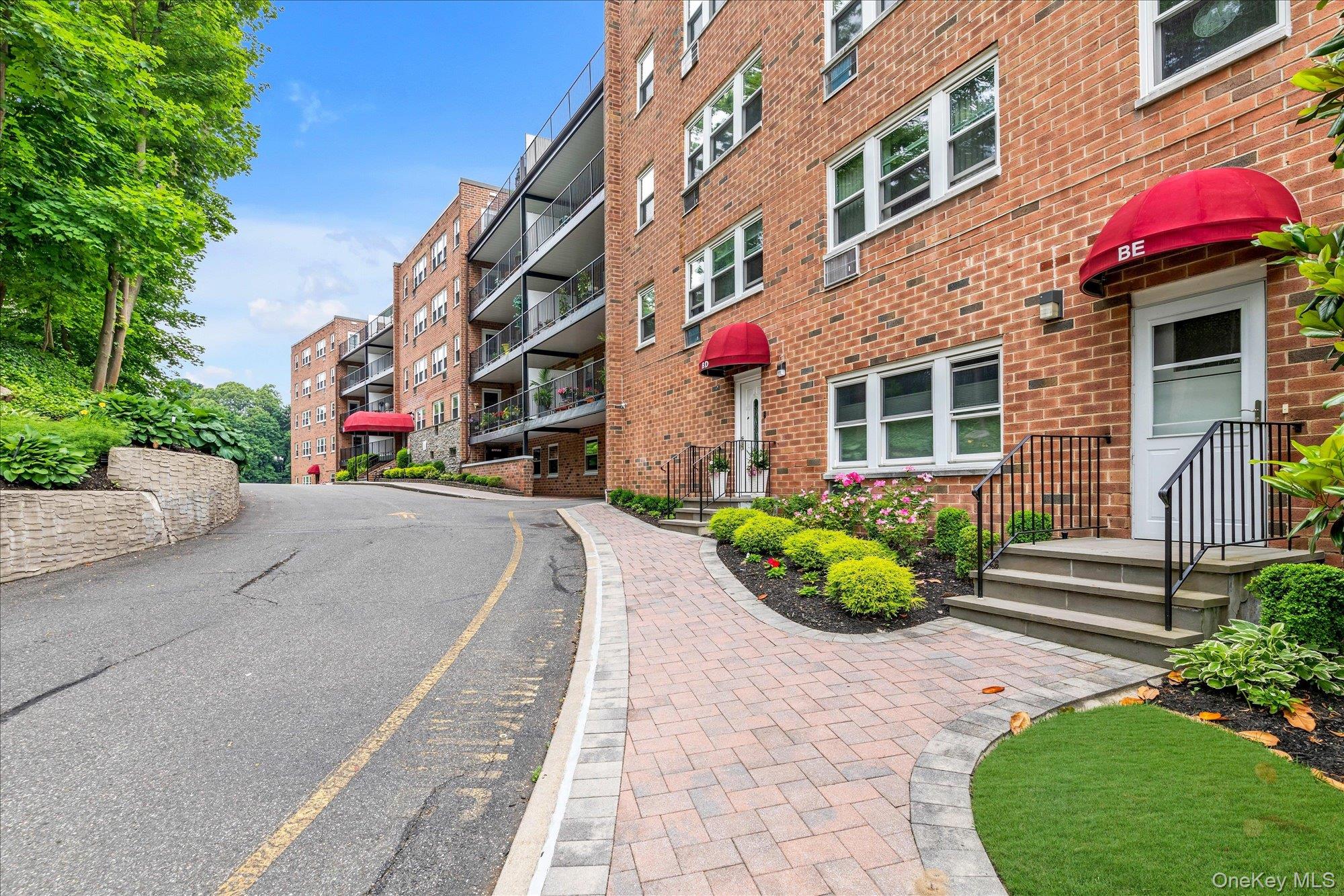 30 Pearsall Avenue # 2F, Glen Cove, NY 11542