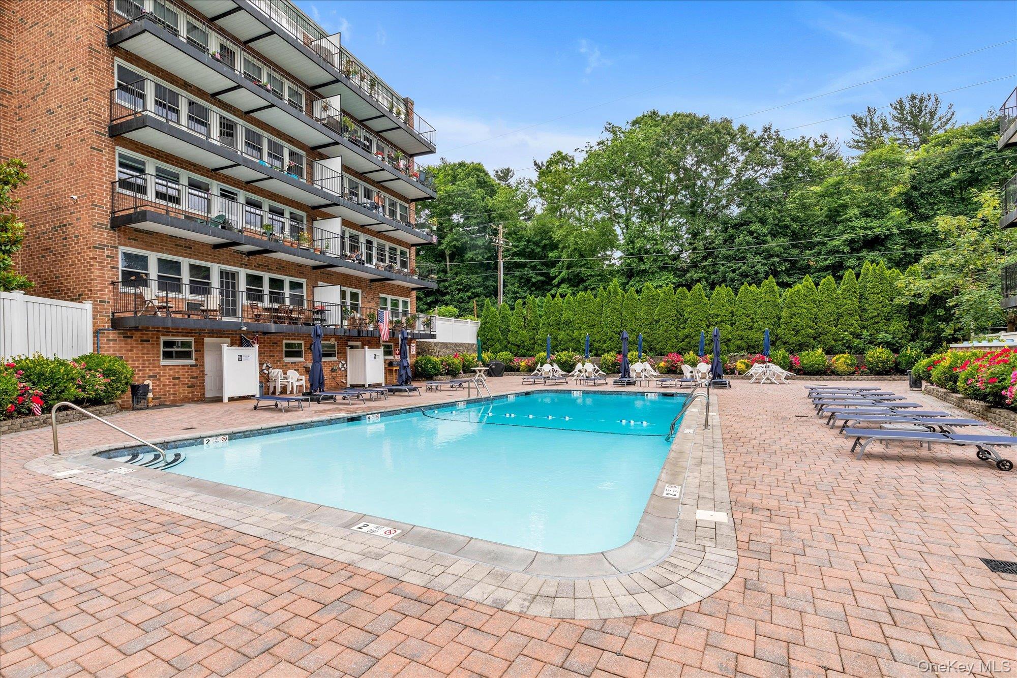 30 Pearsall Avenue # 2F, Glen Cove, NY 11542