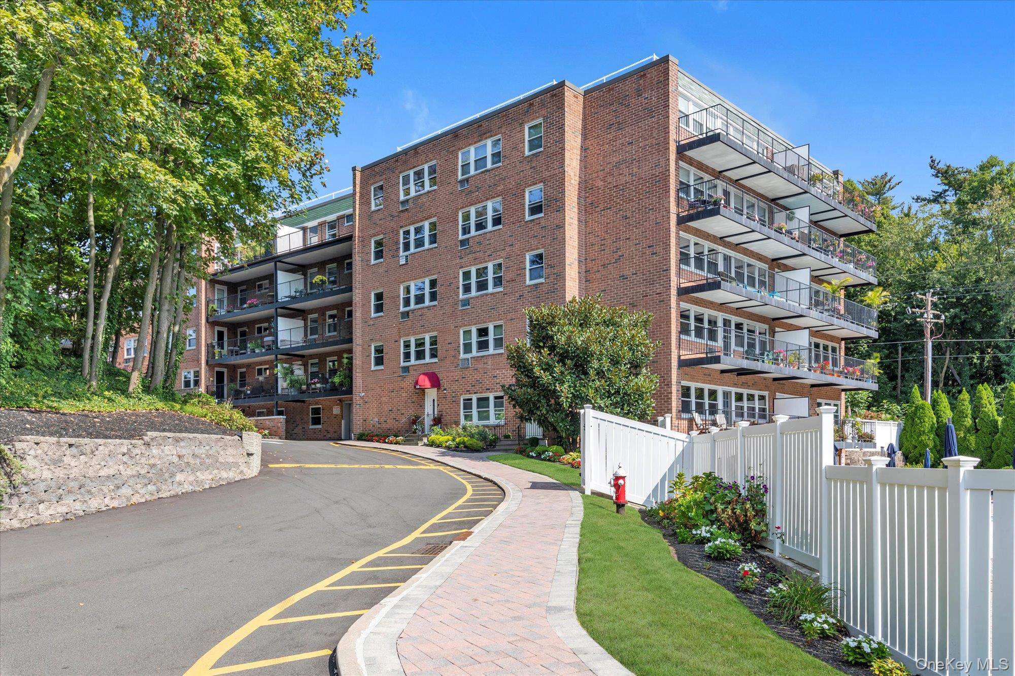 30 Pearsall Avenue # 2F, Glen Cove, NY 11542