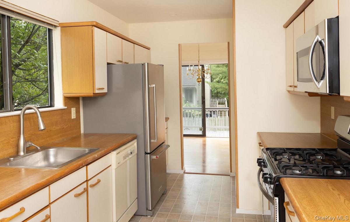 1001 Hunters Run, Dobbs Ferry, NY 10522