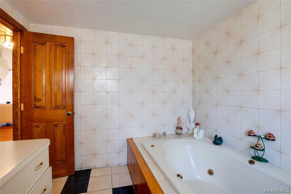 2-44 149th Street, Whitestone, NY 11357