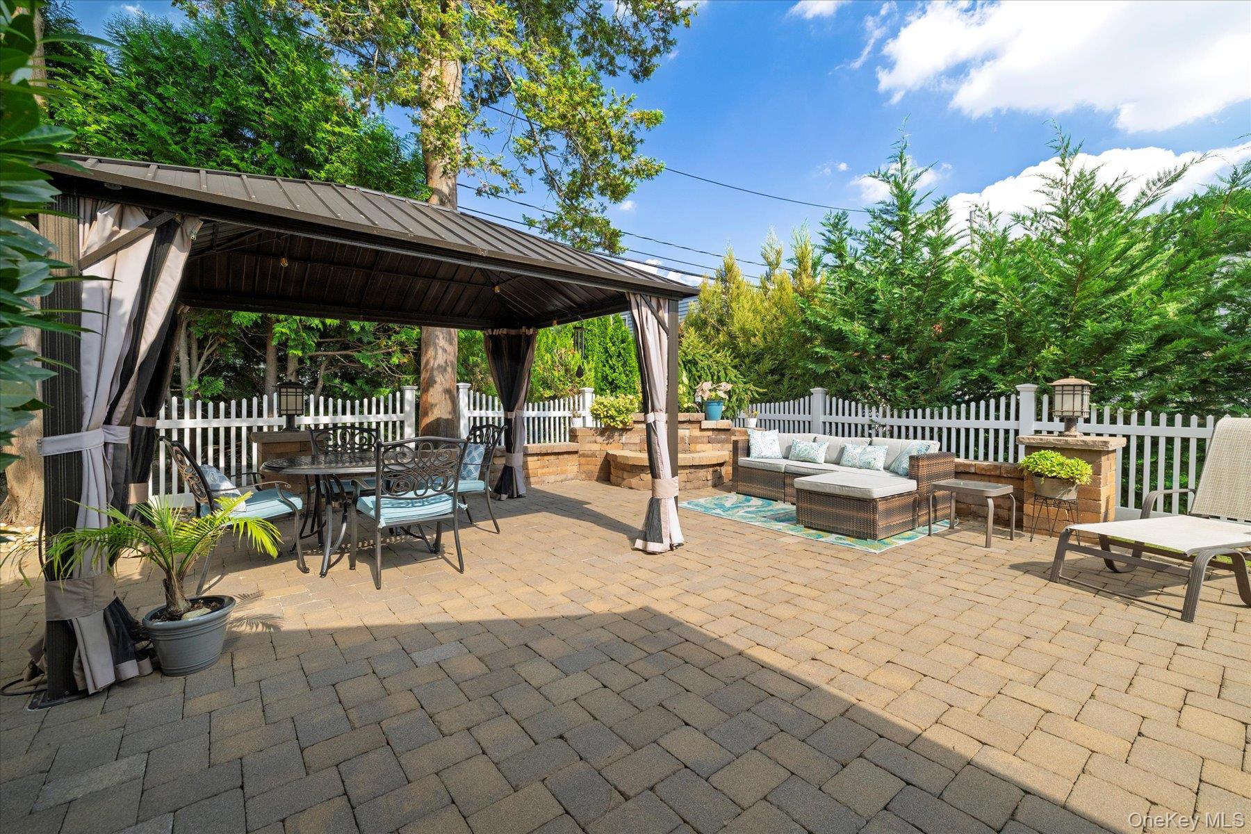 15 Baylis Rd Baylis Road, Rockville Centre, NY 11570