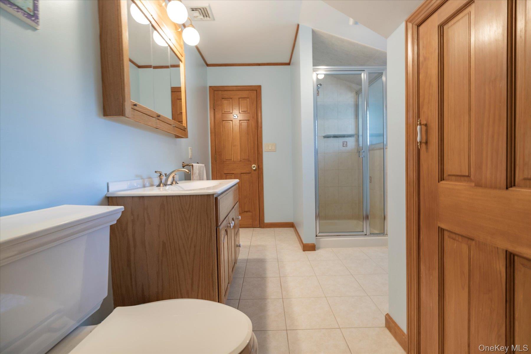 15 Baylis Rd Baylis Road, Rockville Centre, NY 11570