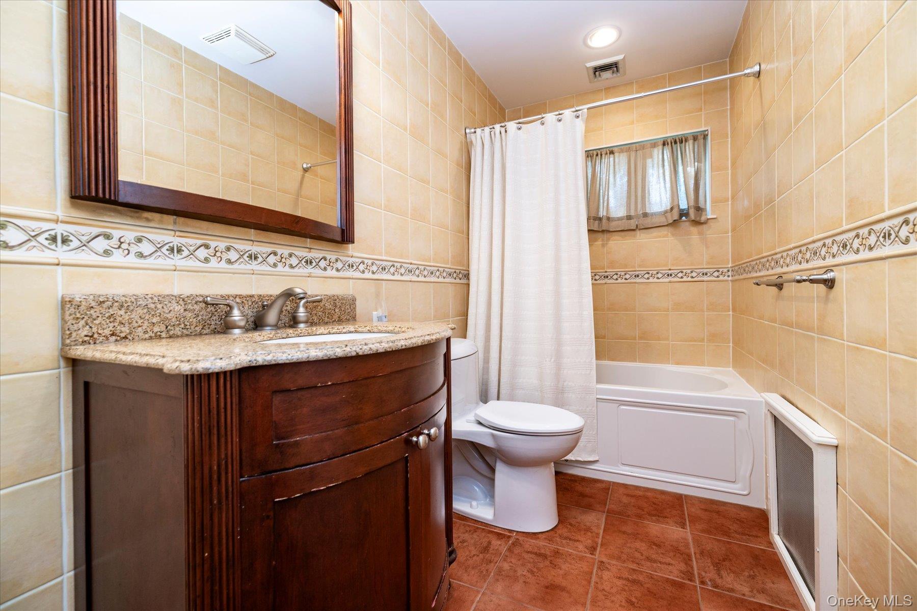 15 Baylis Rd Baylis Road, Rockville Centre, NY 11570