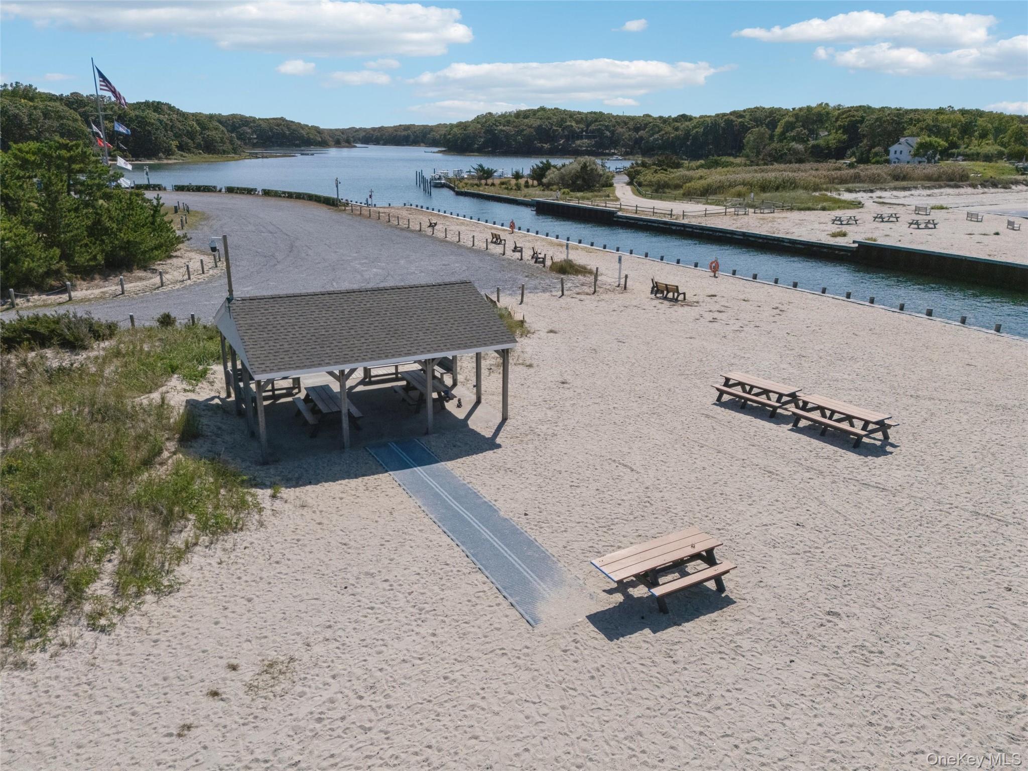 10 Rutland Road, East Hampton, NY 11937