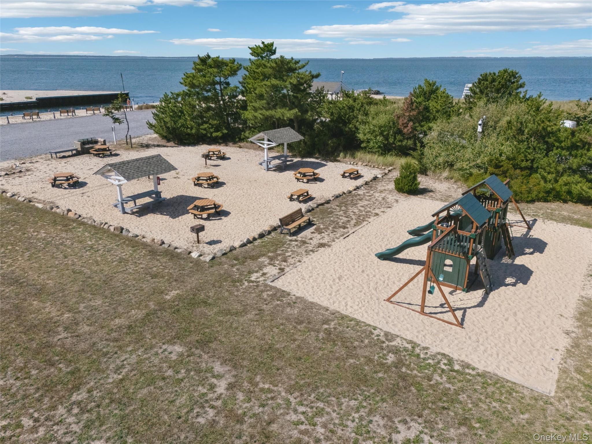 10 Rutland Road, East Hampton, NY 11937