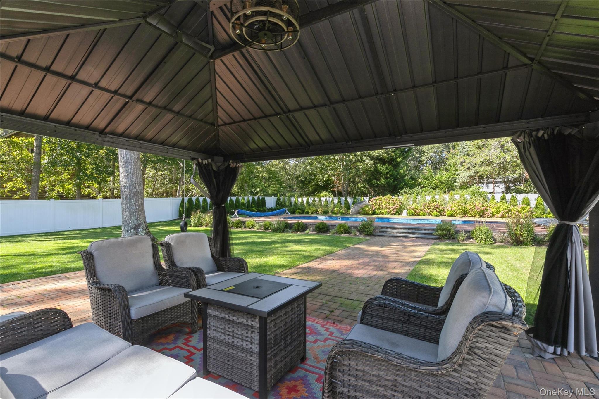 10 Rutland Road, East Hampton, NY 11937