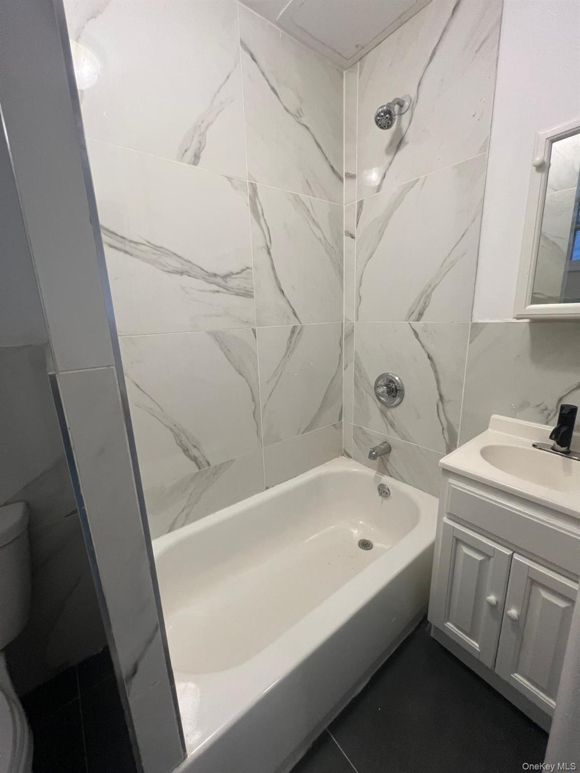 21 Knowles Street # 2W, Yonkers, NY 10705