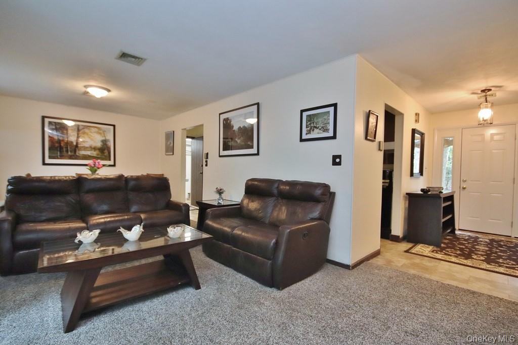 5 Drake Lane, Rock Hill, NY 12775