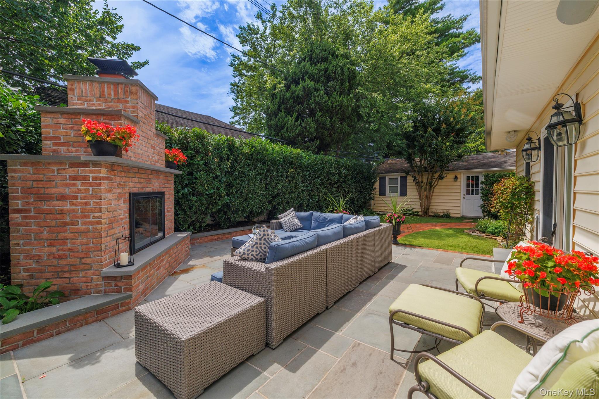 18 Midwood Road, Rockville Centre, NY 11570