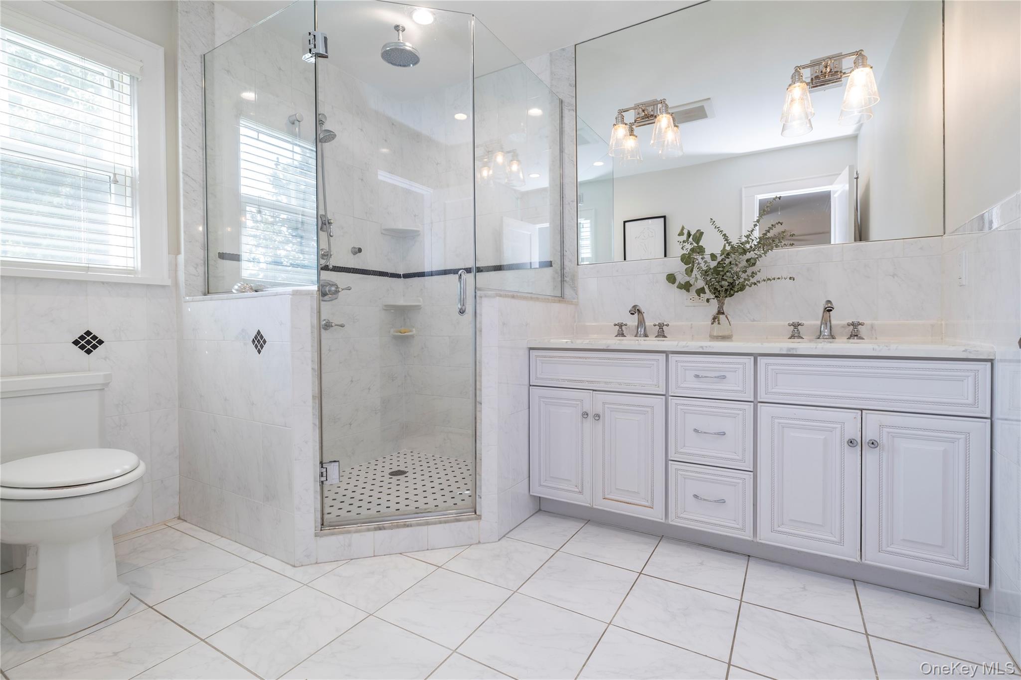 18 Midwood Road, Rockville Centre, NY 11570