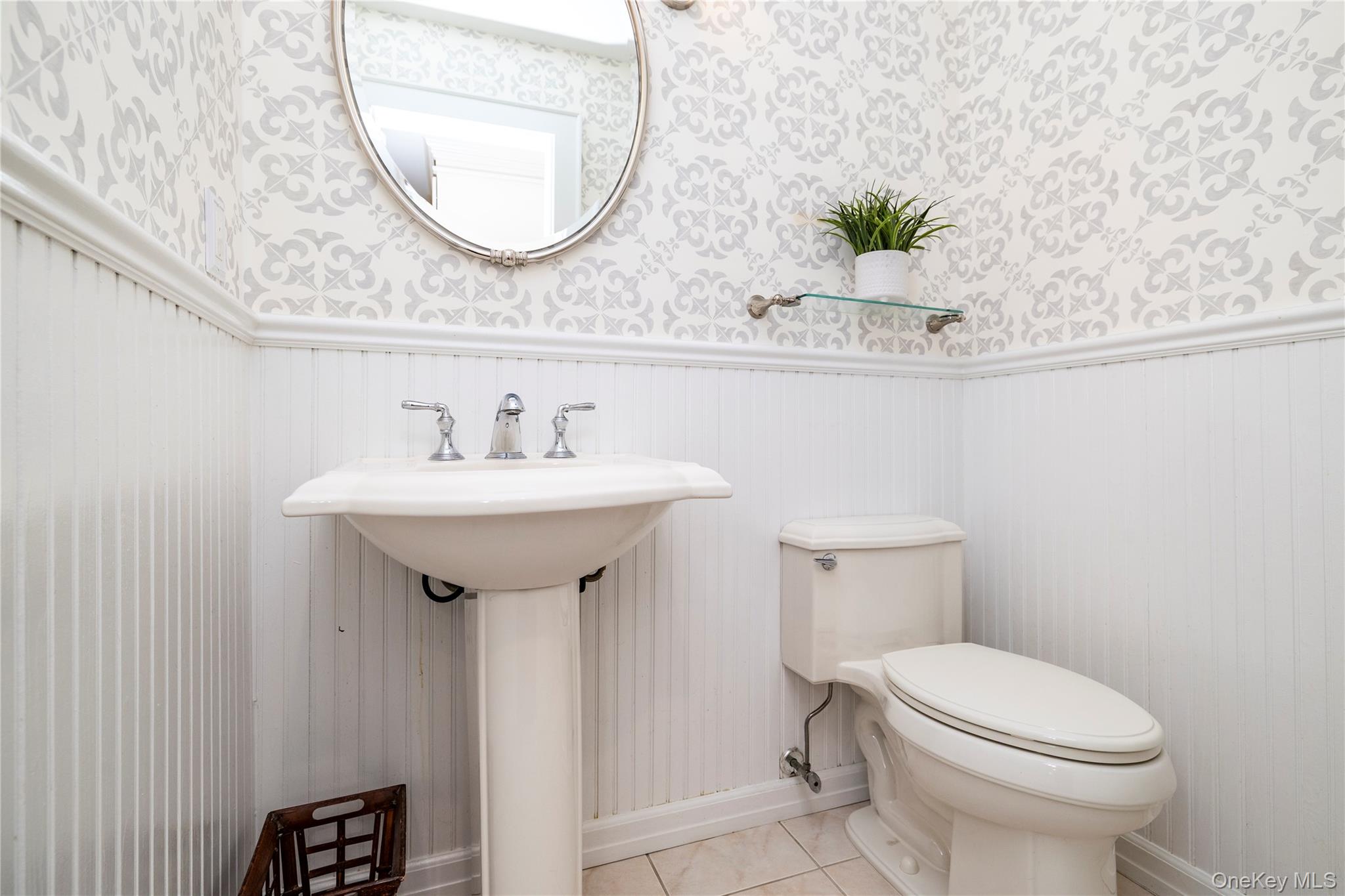 18 Midwood Road, Rockville Centre, NY 11570