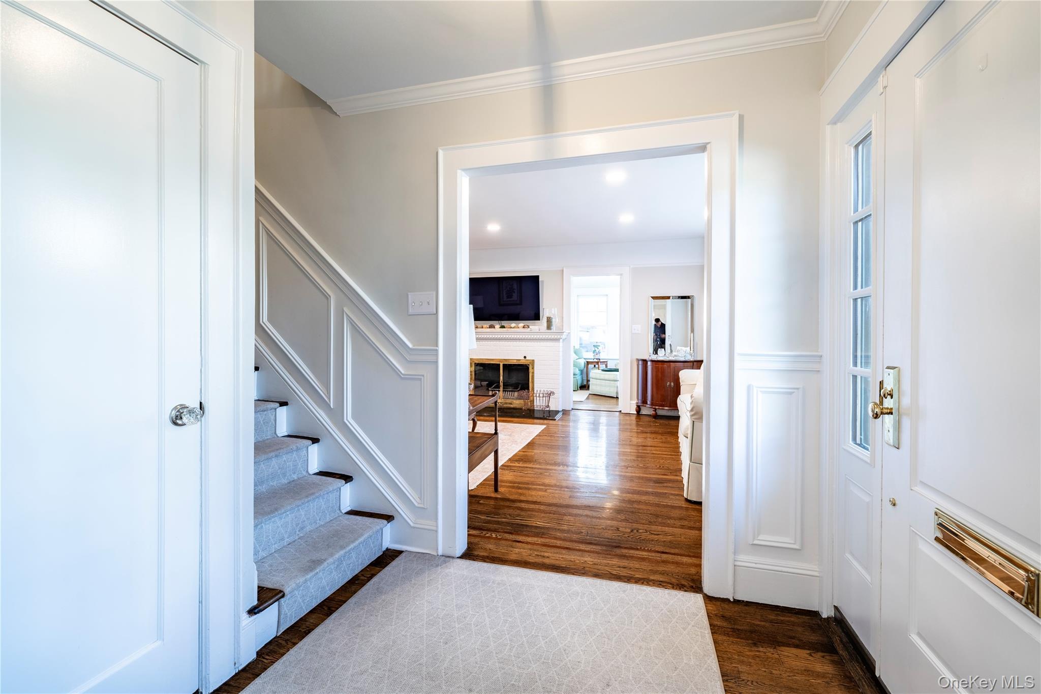 18 Midwood Road, Rockville Centre, NY 11570