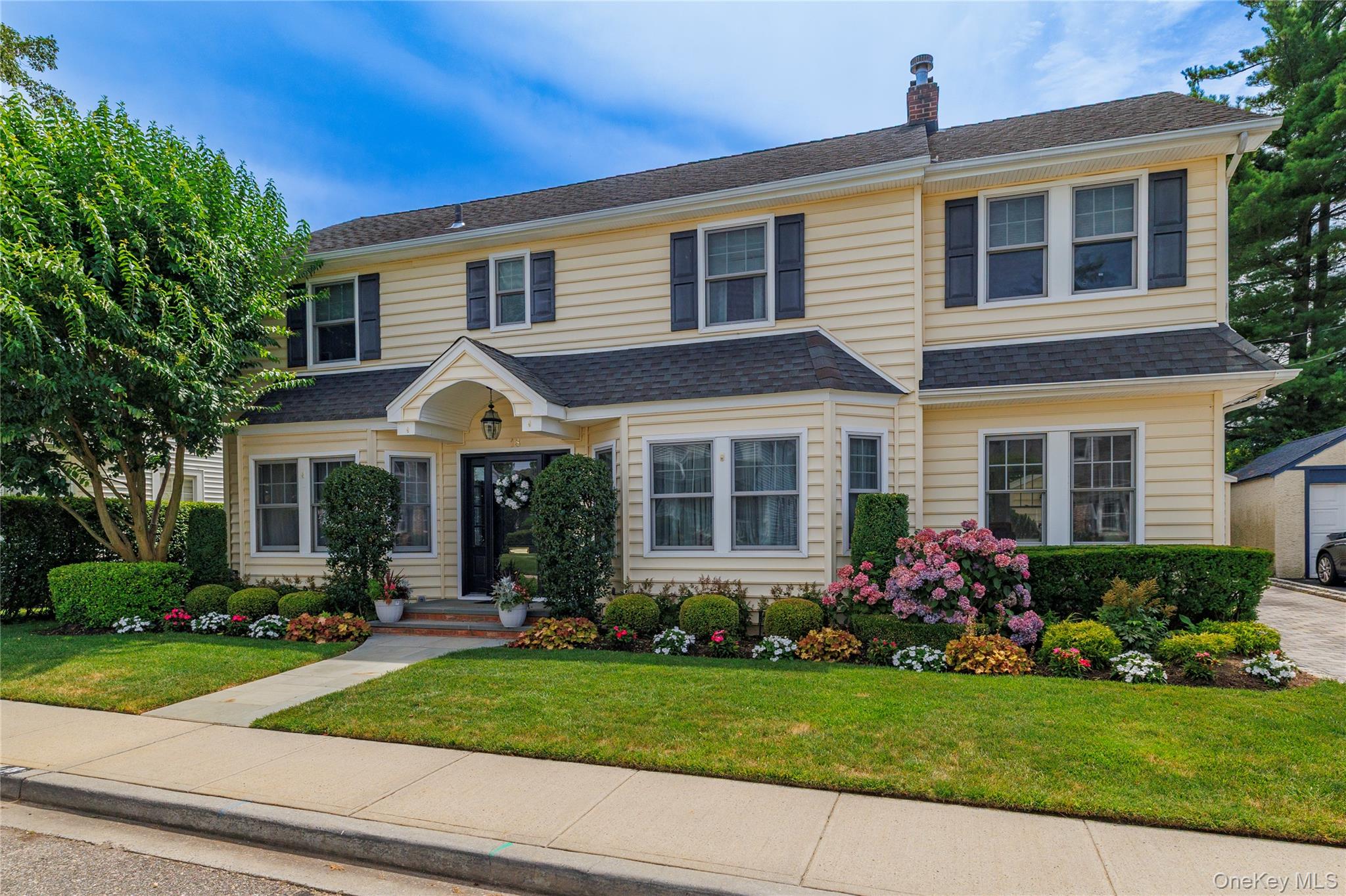 18 Midwood Road, Rockville Centre, NY 11570