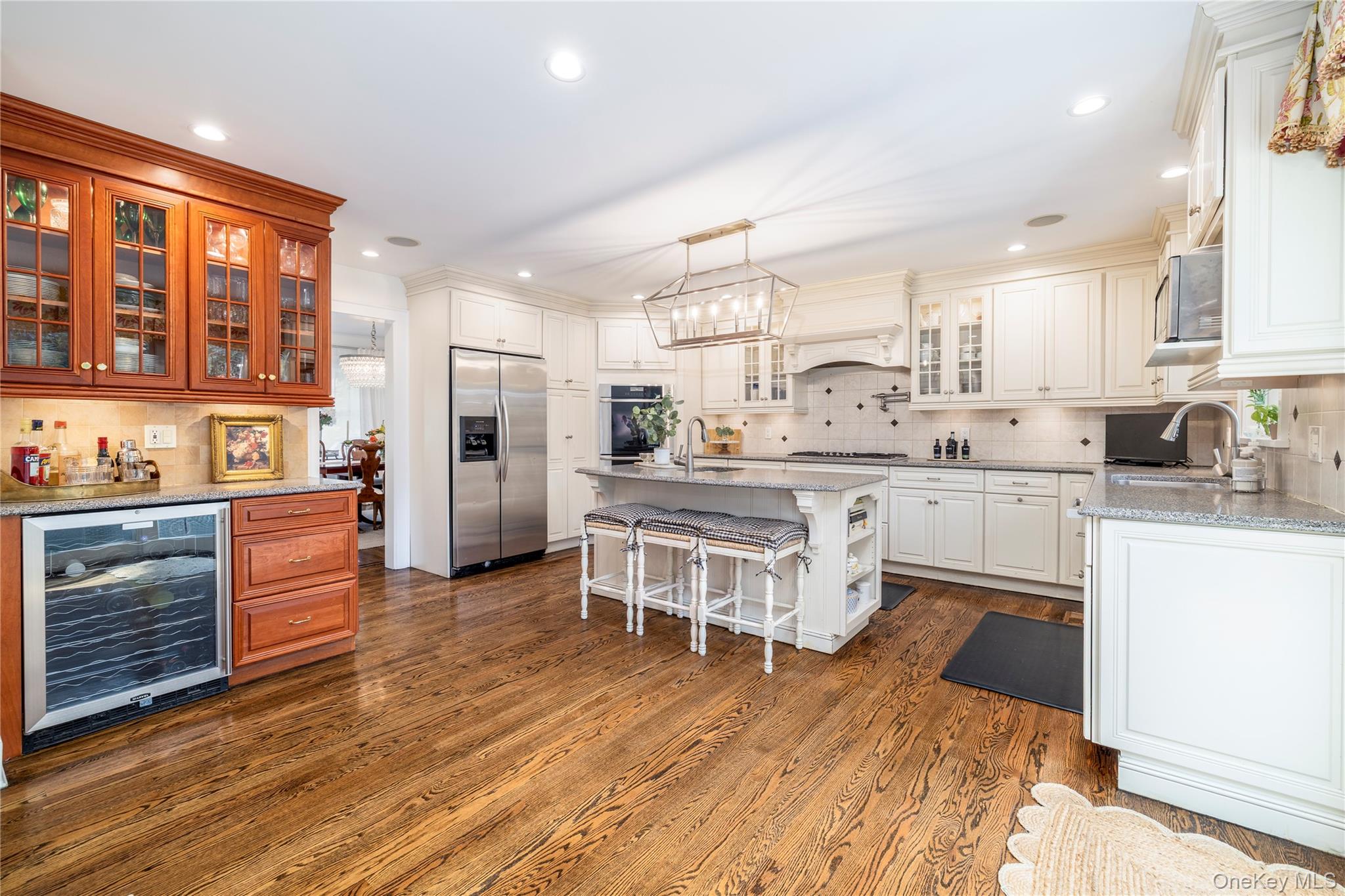 18 Midwood Road, Rockville Centre, NY 11570