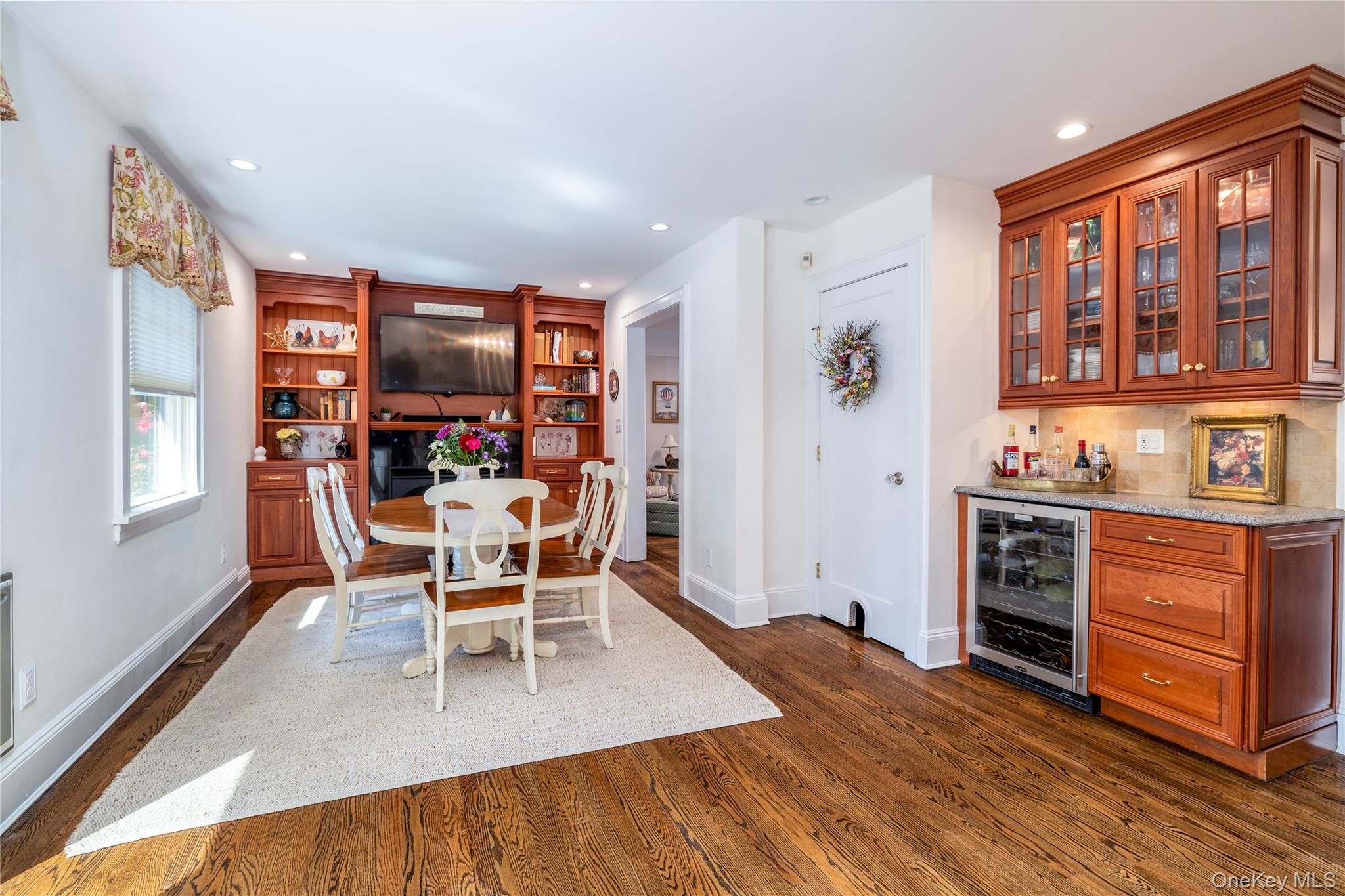 18 Midwood Road, Rockville Centre, NY 11570