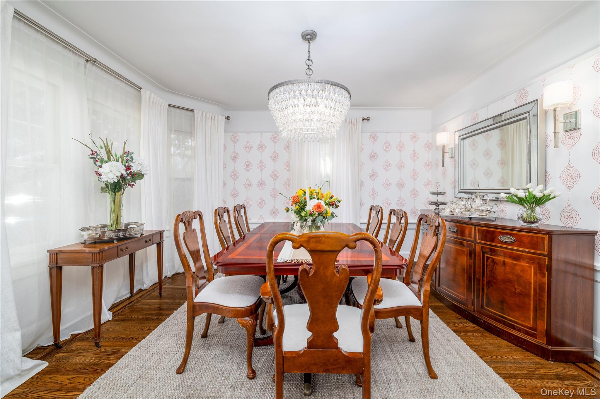 18 Midwood Road, Rockville Centre, NY 11570