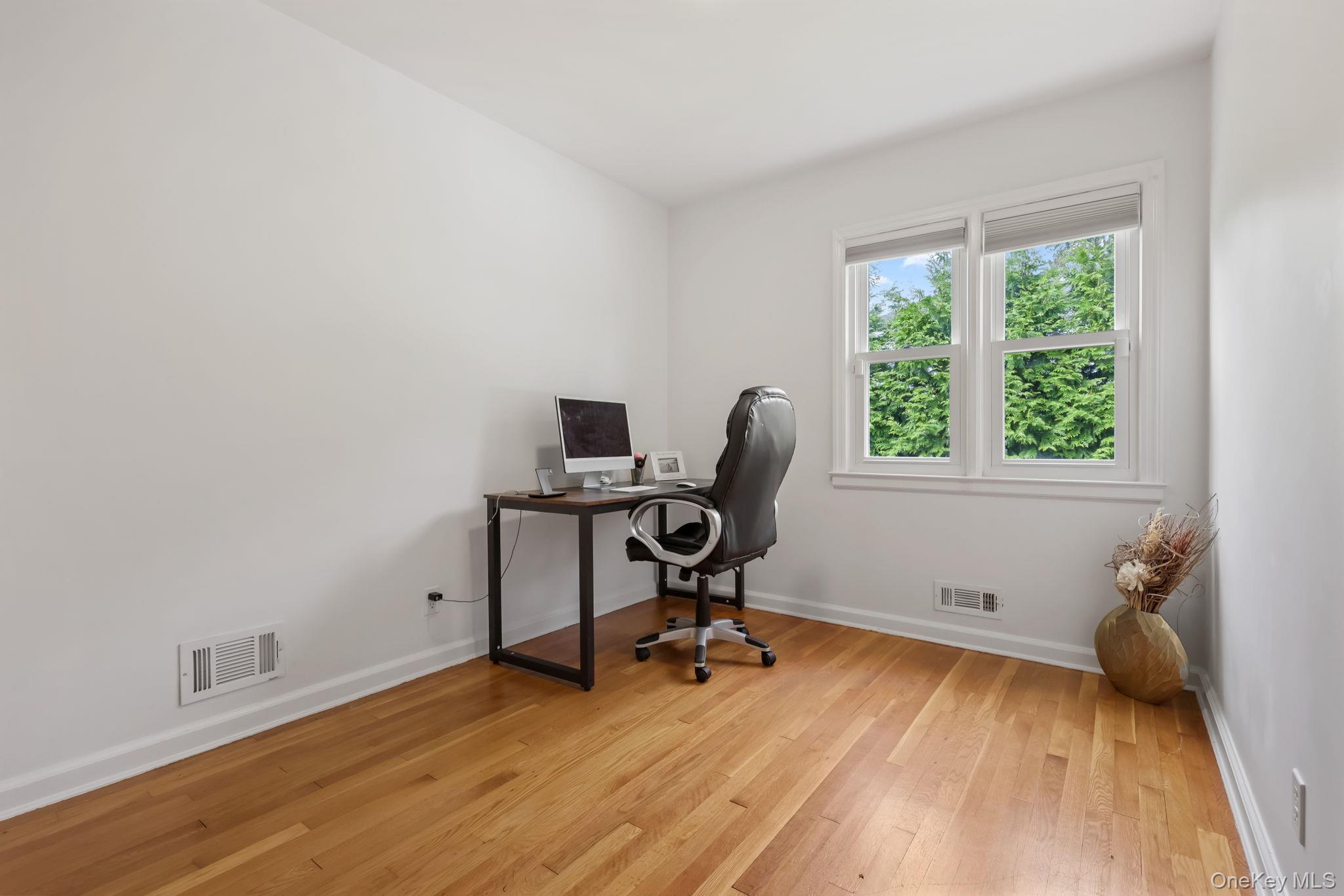 24 Tintern Lane, Scarsdale, NY 10583