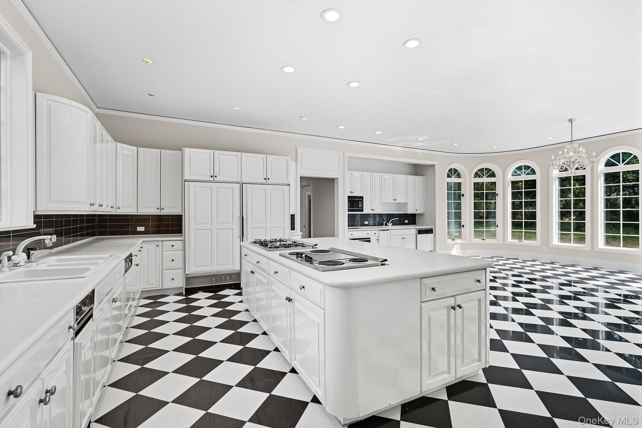 10 Cooper Road, Scarsdale, NY 10583