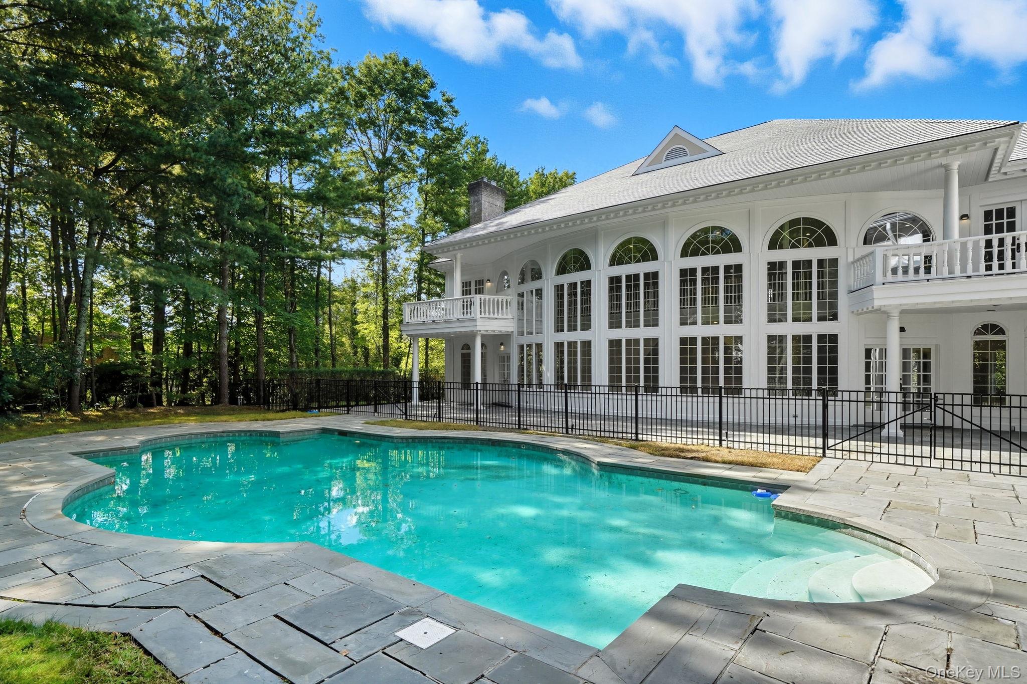 10 Cooper Road, Scarsdale, NY 10583