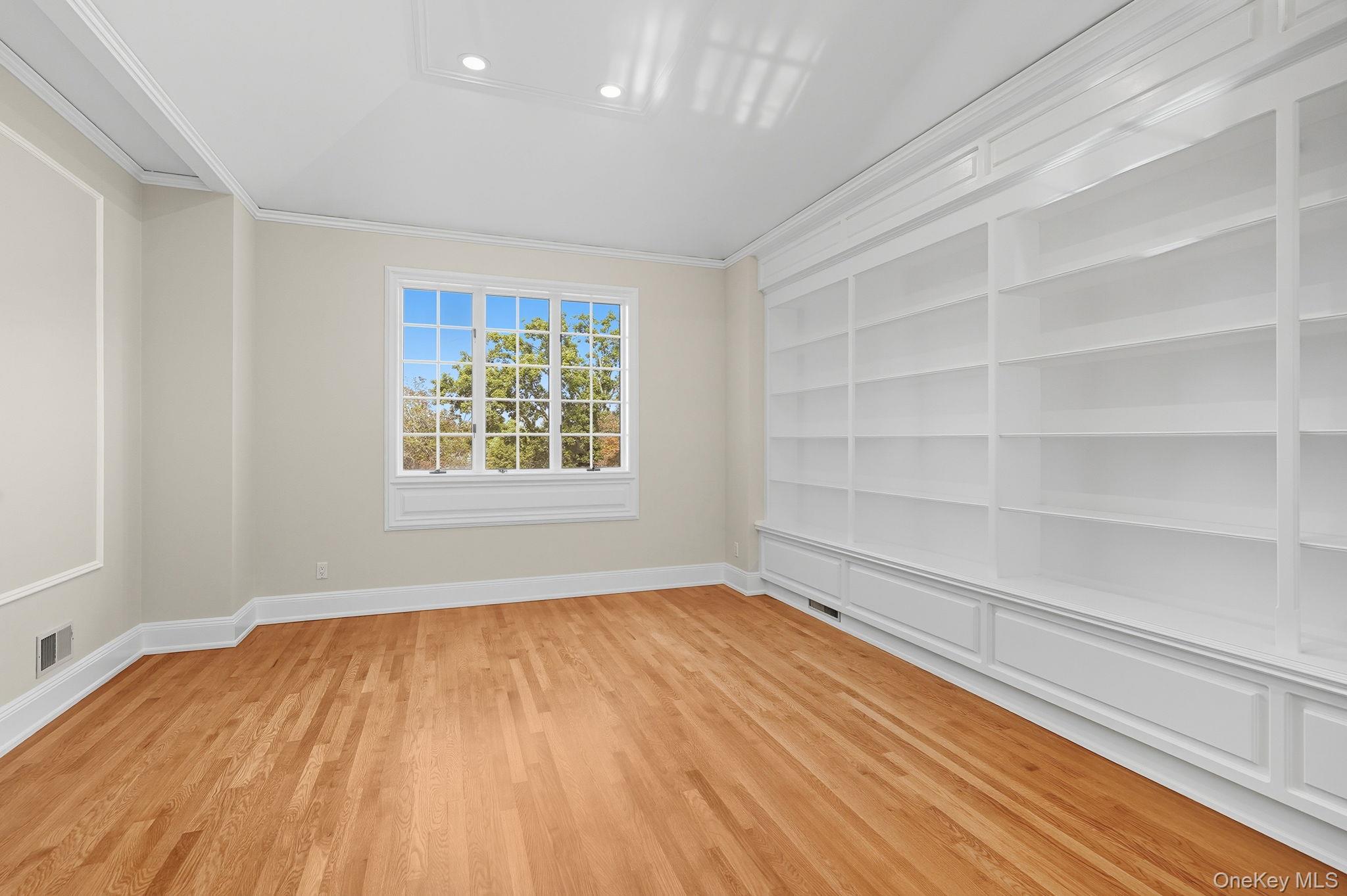 10 Cooper Road, Scarsdale, NY 10583