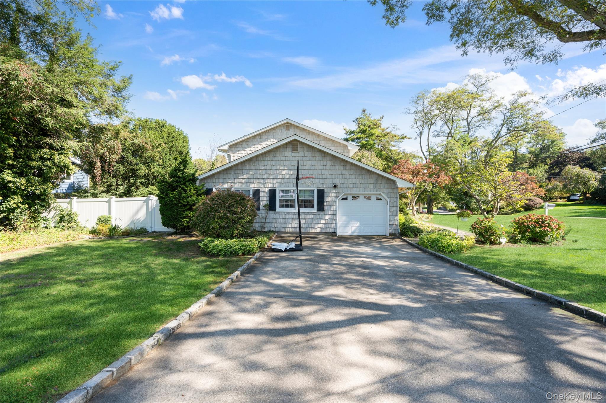 49 Rolling rd, Miller Place, NY 11764