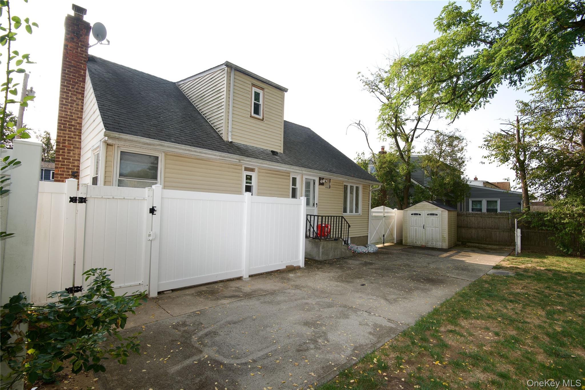 642 Dorothea Lane, Elmont, NY 11003