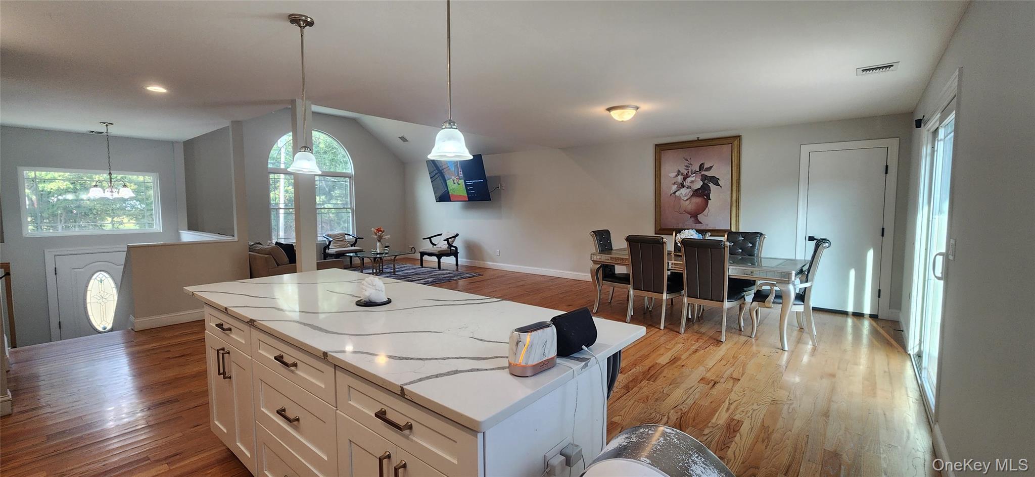 464 Granny Road, Medford, NY 11763