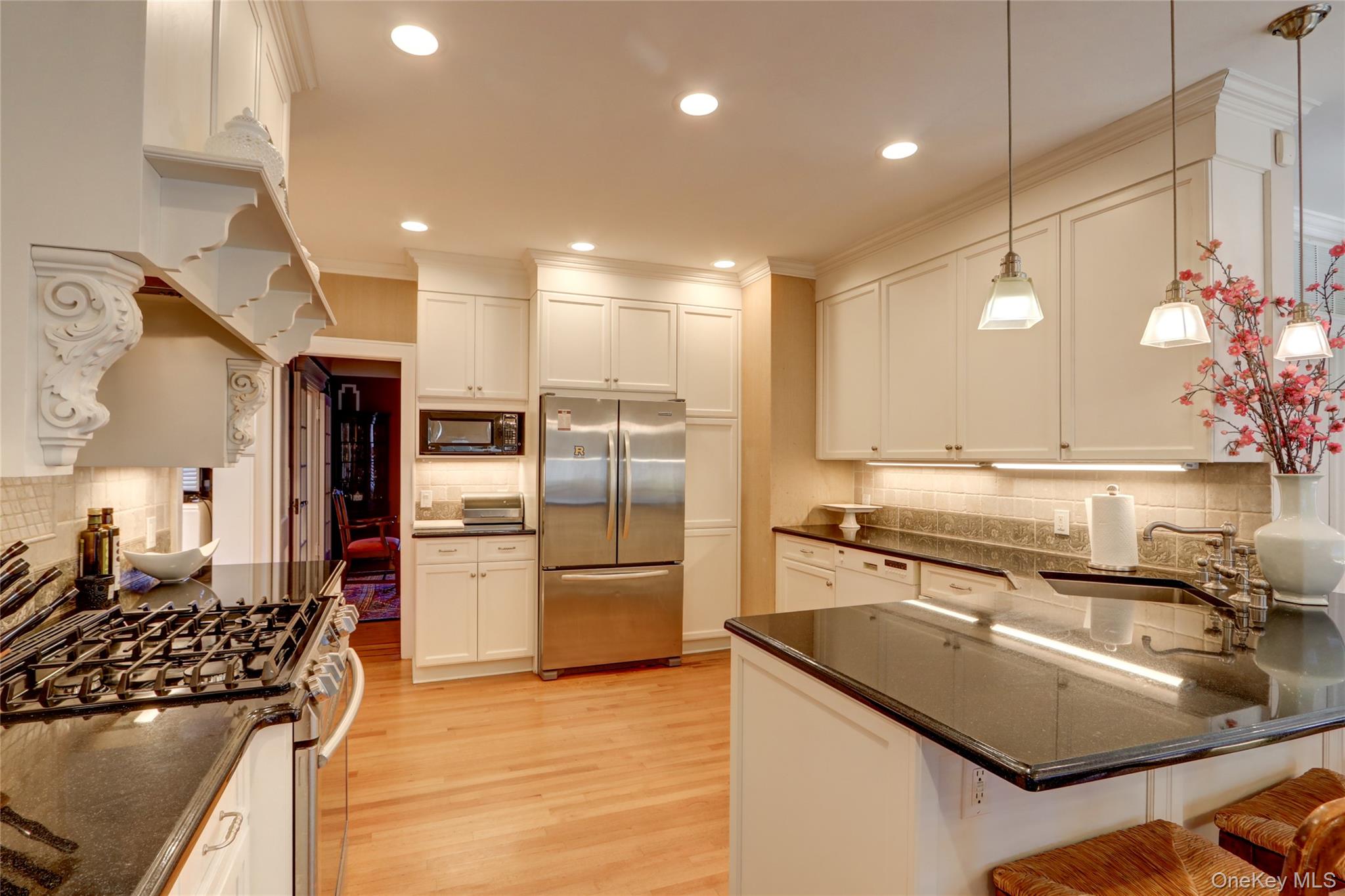 169 Hempstead Avenue, Rockville Centre, NY 11570