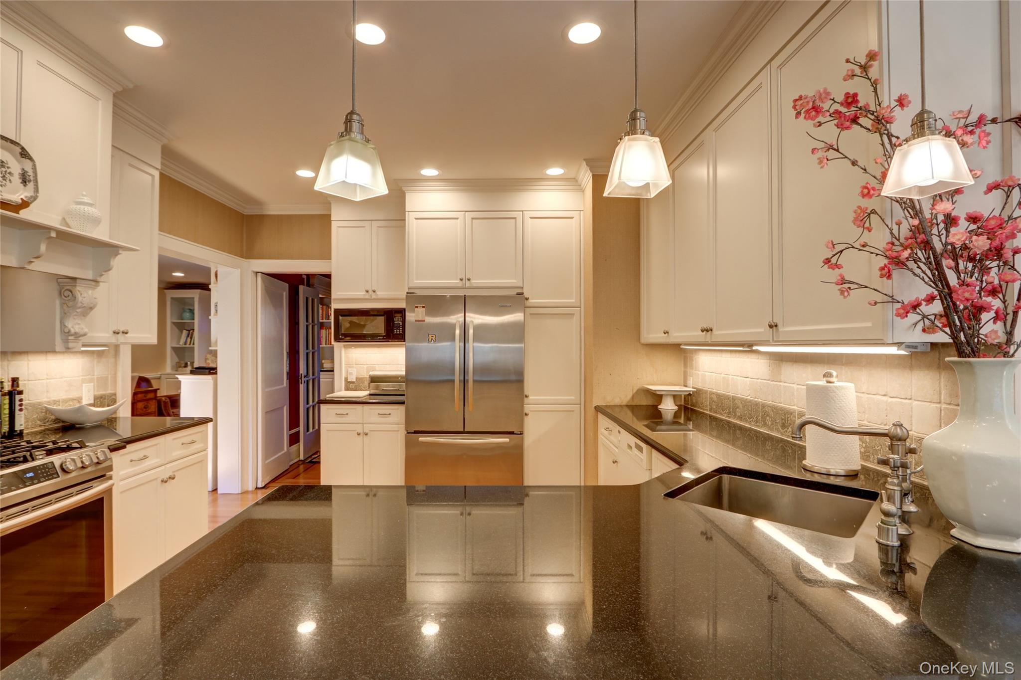 169 Hempstead Avenue, Rockville Centre, NY 11570