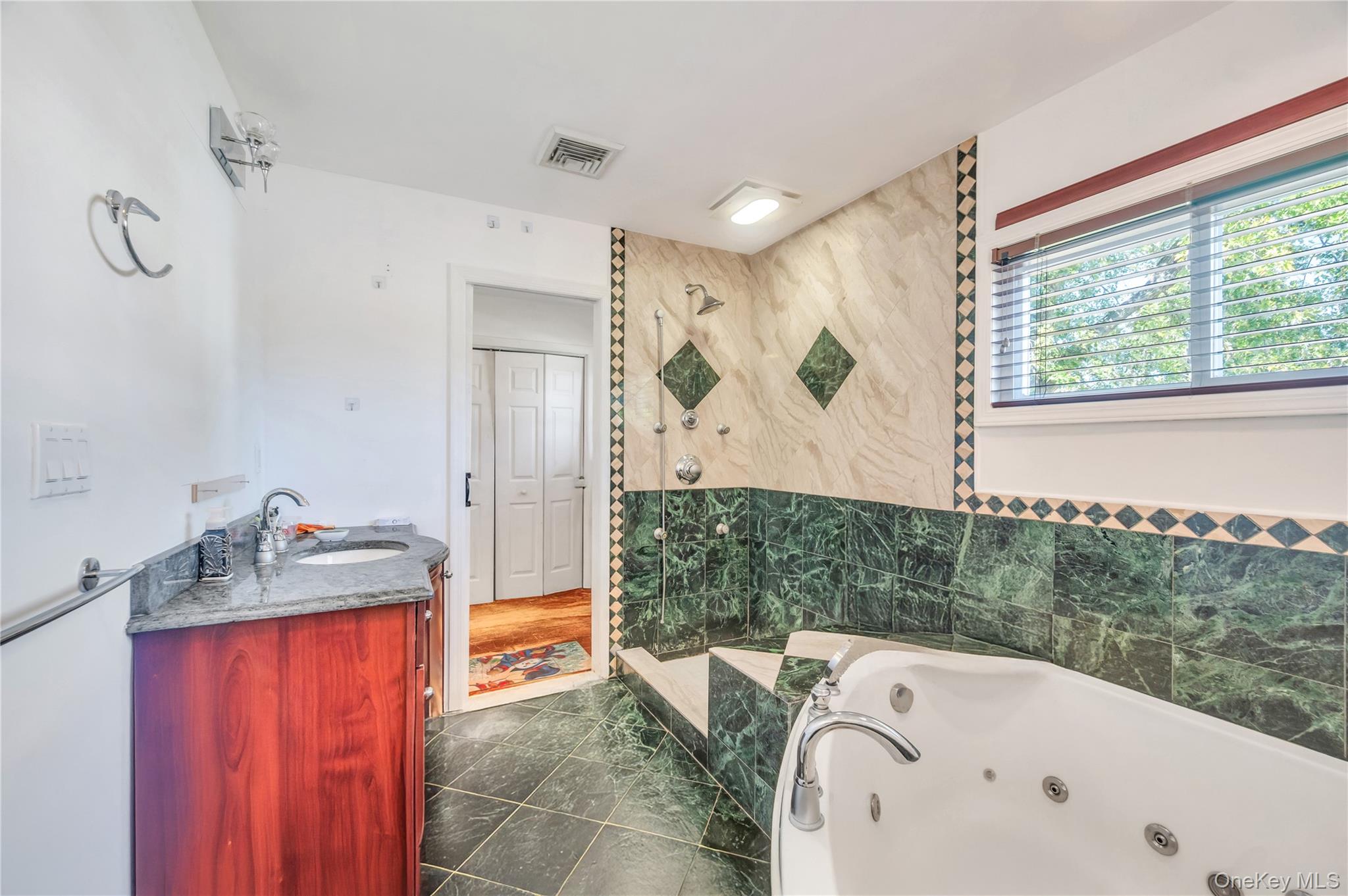 6 Regal Lane, Levittown, NY 11756