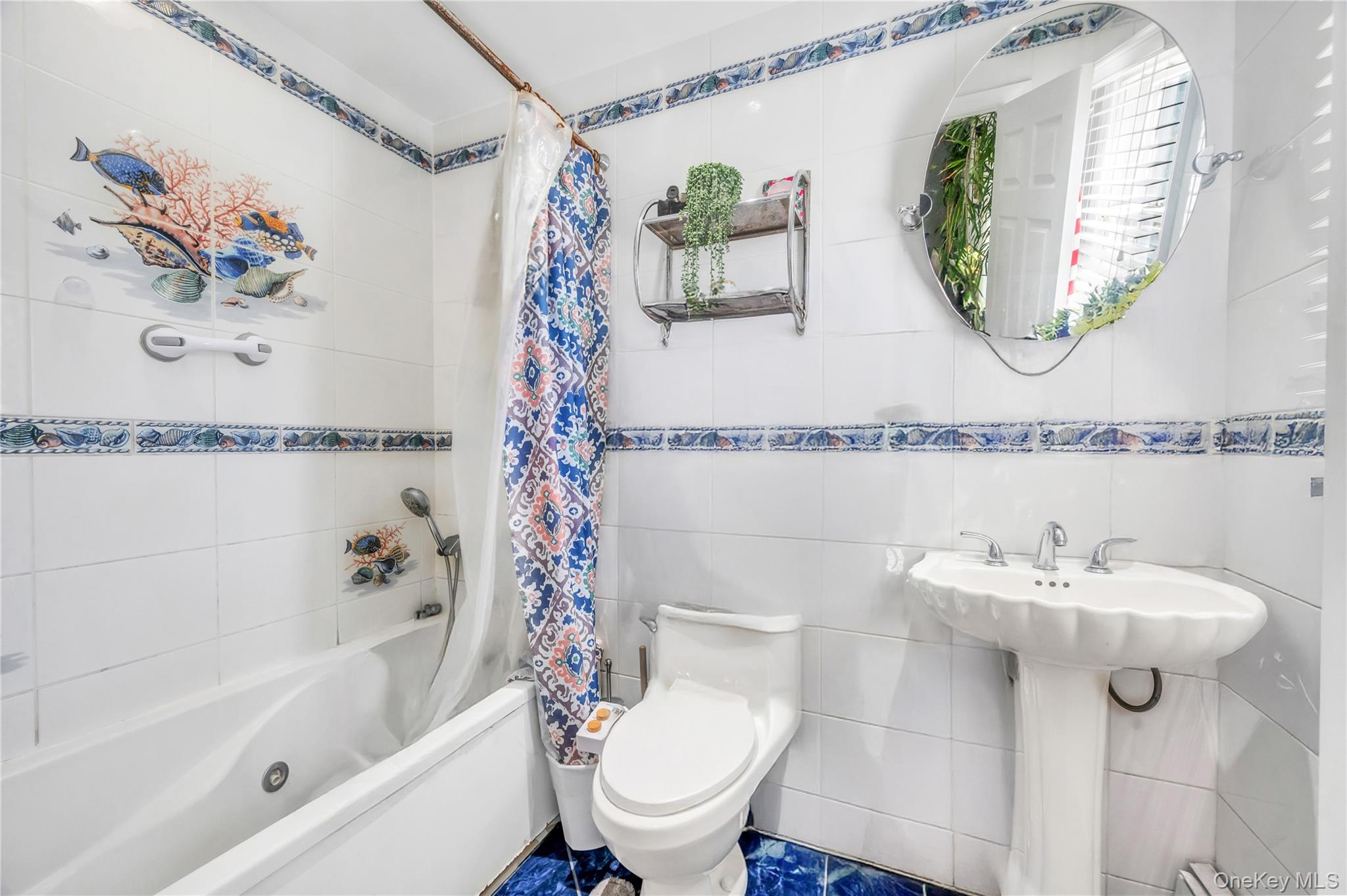 6 Regal Lane, Levittown, NY 11756