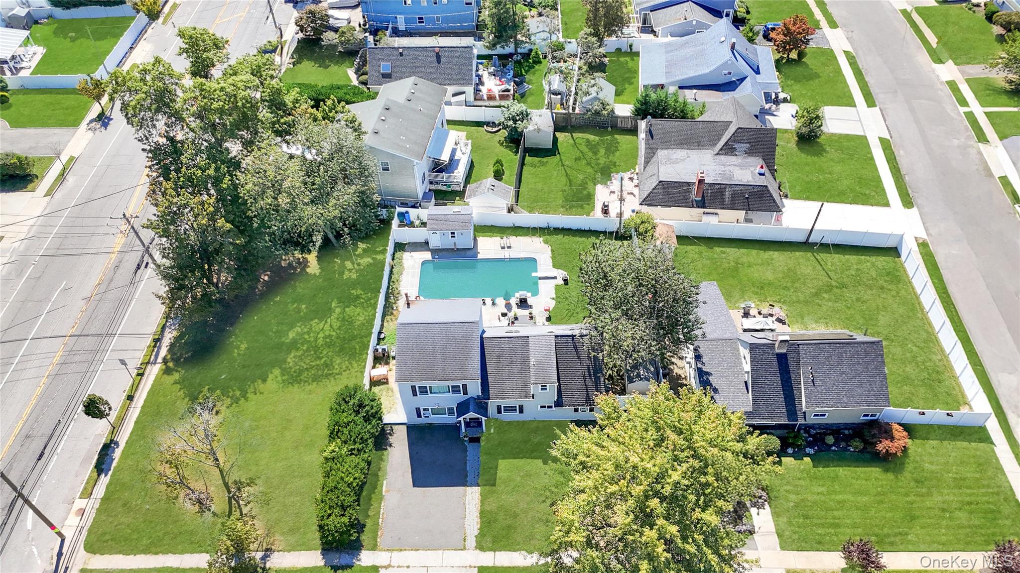 6 Regal Lane, Levittown, NY 11756