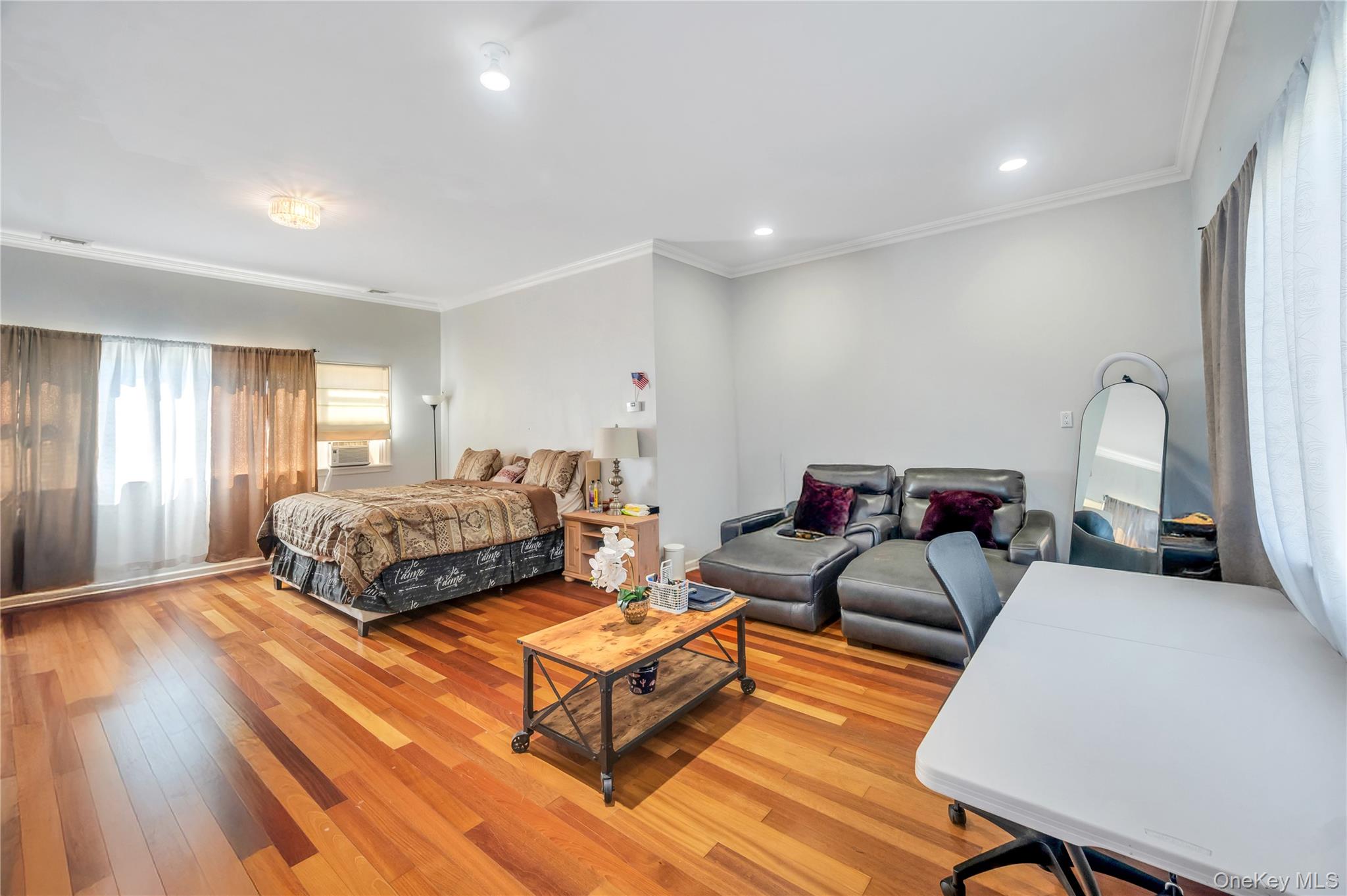 6 Regal Lane, Levittown, NY 11756