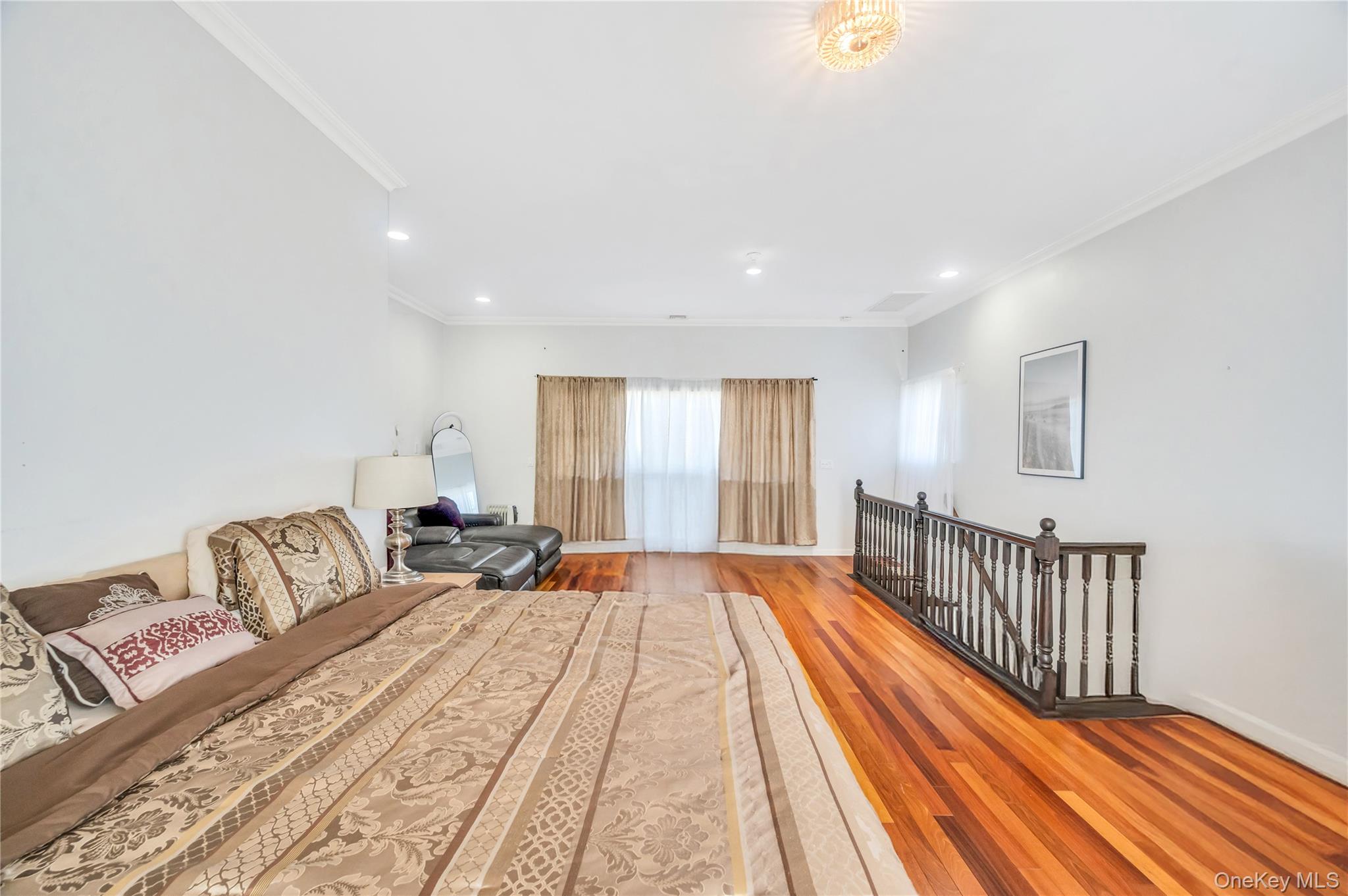 6 Regal Lane, Levittown, NY 11756