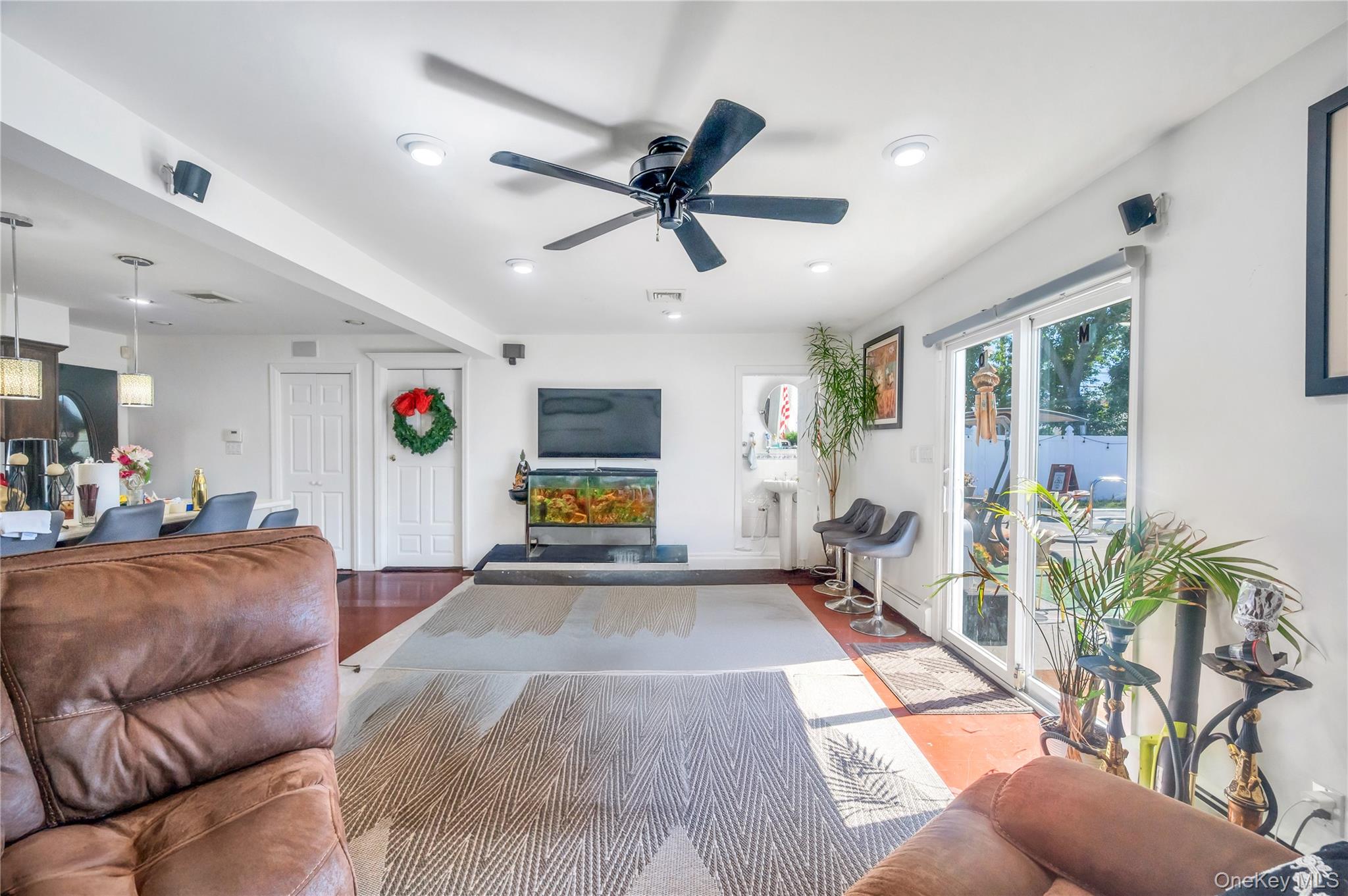 6 Regal Lane, Levittown, NY 11756