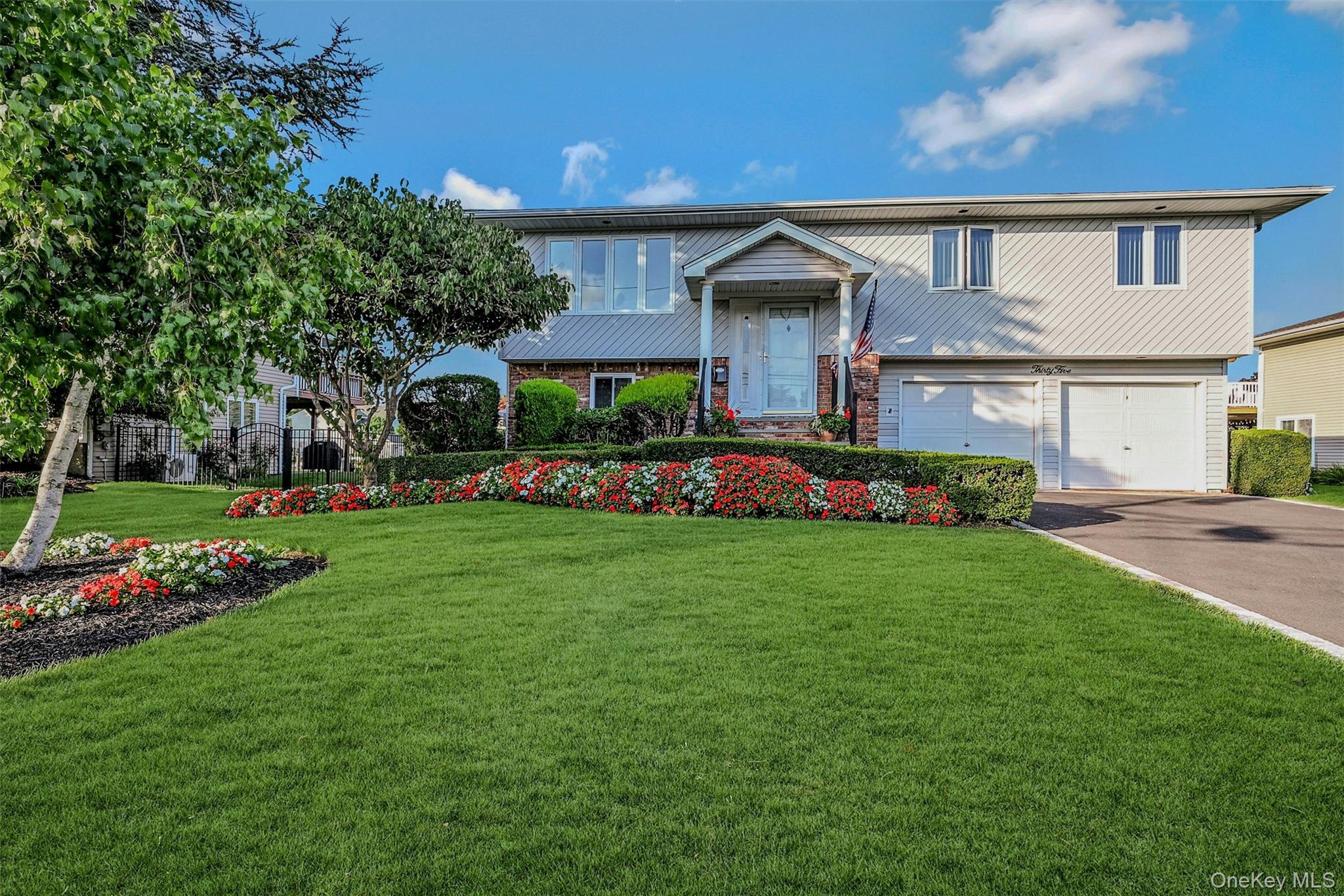 35 Manta Court, Oakdale, NY 11769