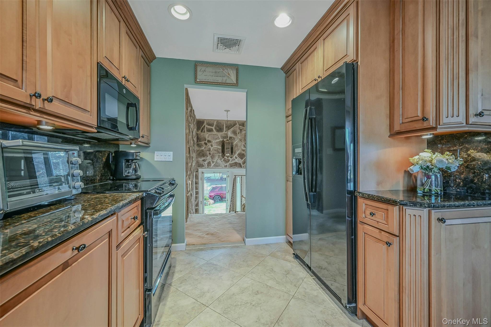 35 Manta Court, Oakdale, NY 11769