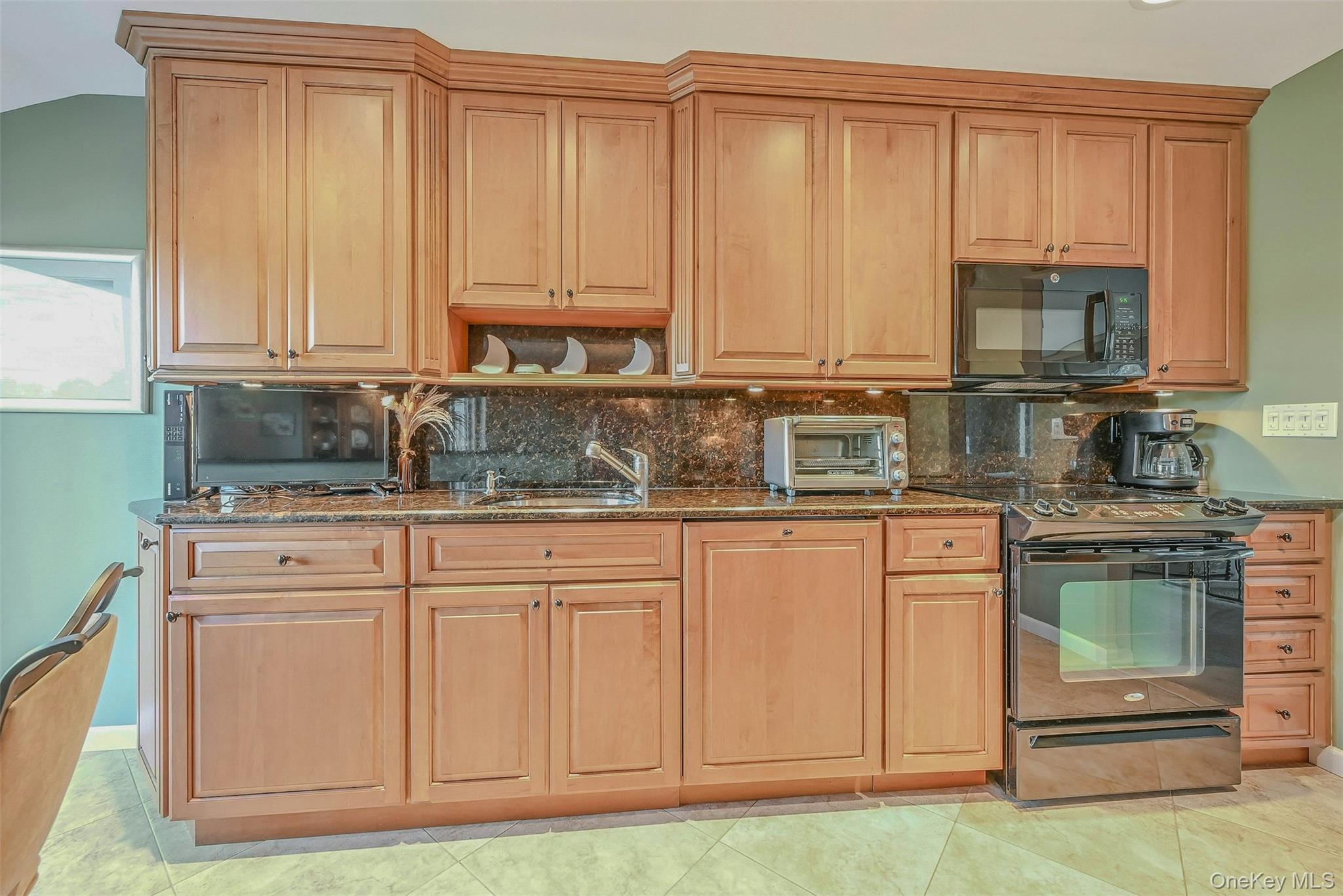 35 Manta Court, Oakdale, NY 11769