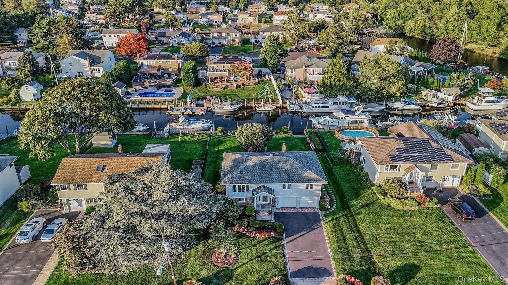 35 Manta Court, Oakdale, NY 11769