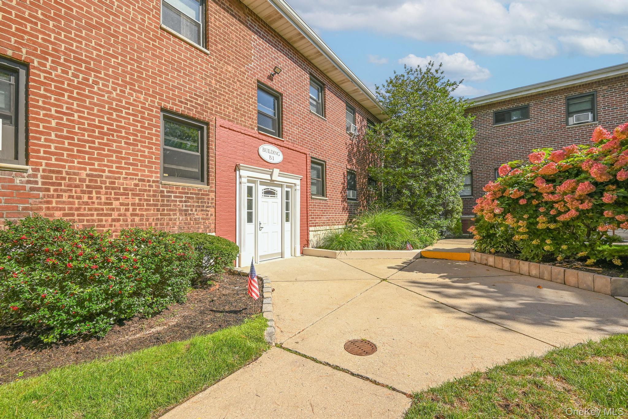 5 Adelaide Street # B1 D2, Floral Park, NY 11001