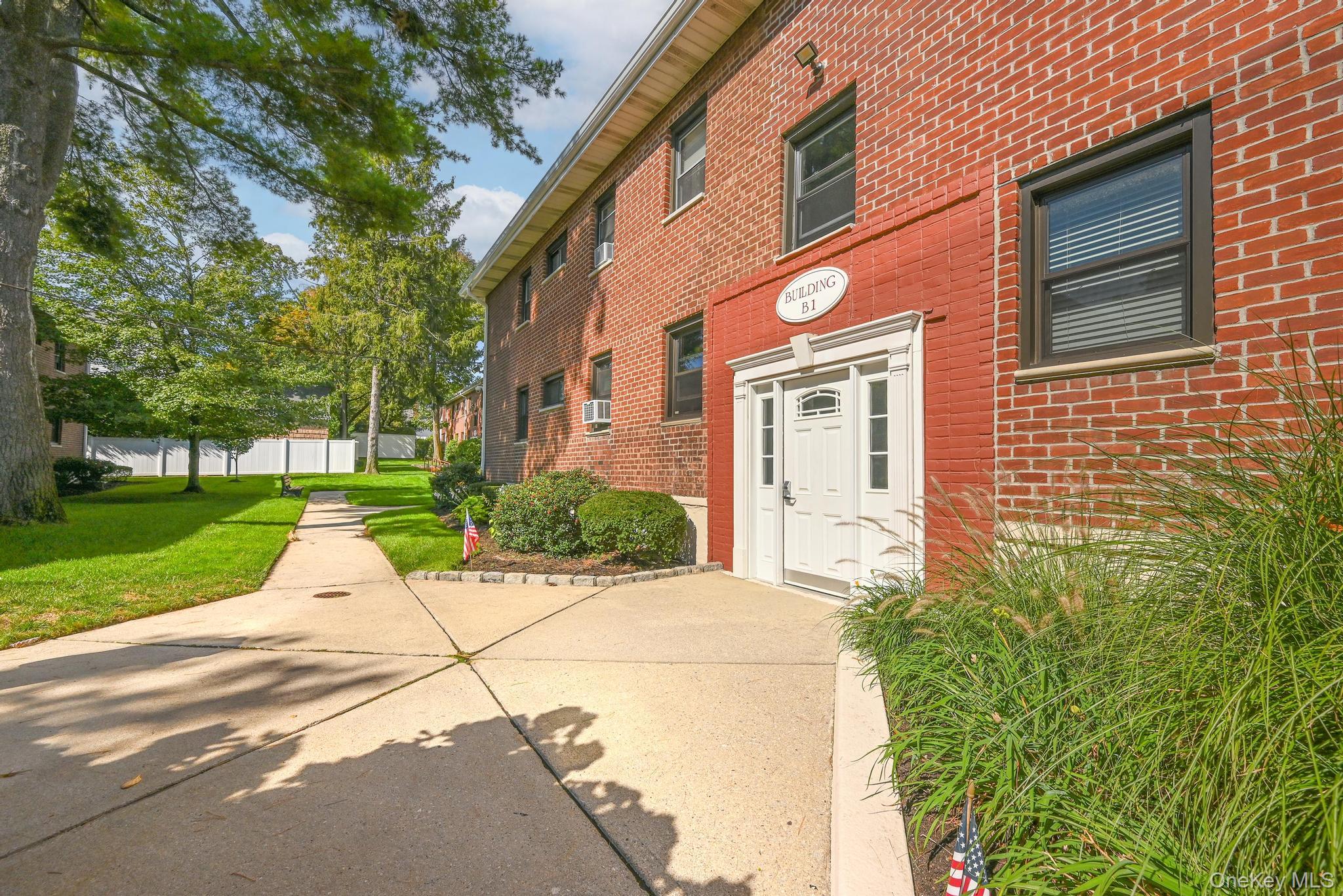 5 Adelaide Street # B1 D2, Floral Park, NY 11001